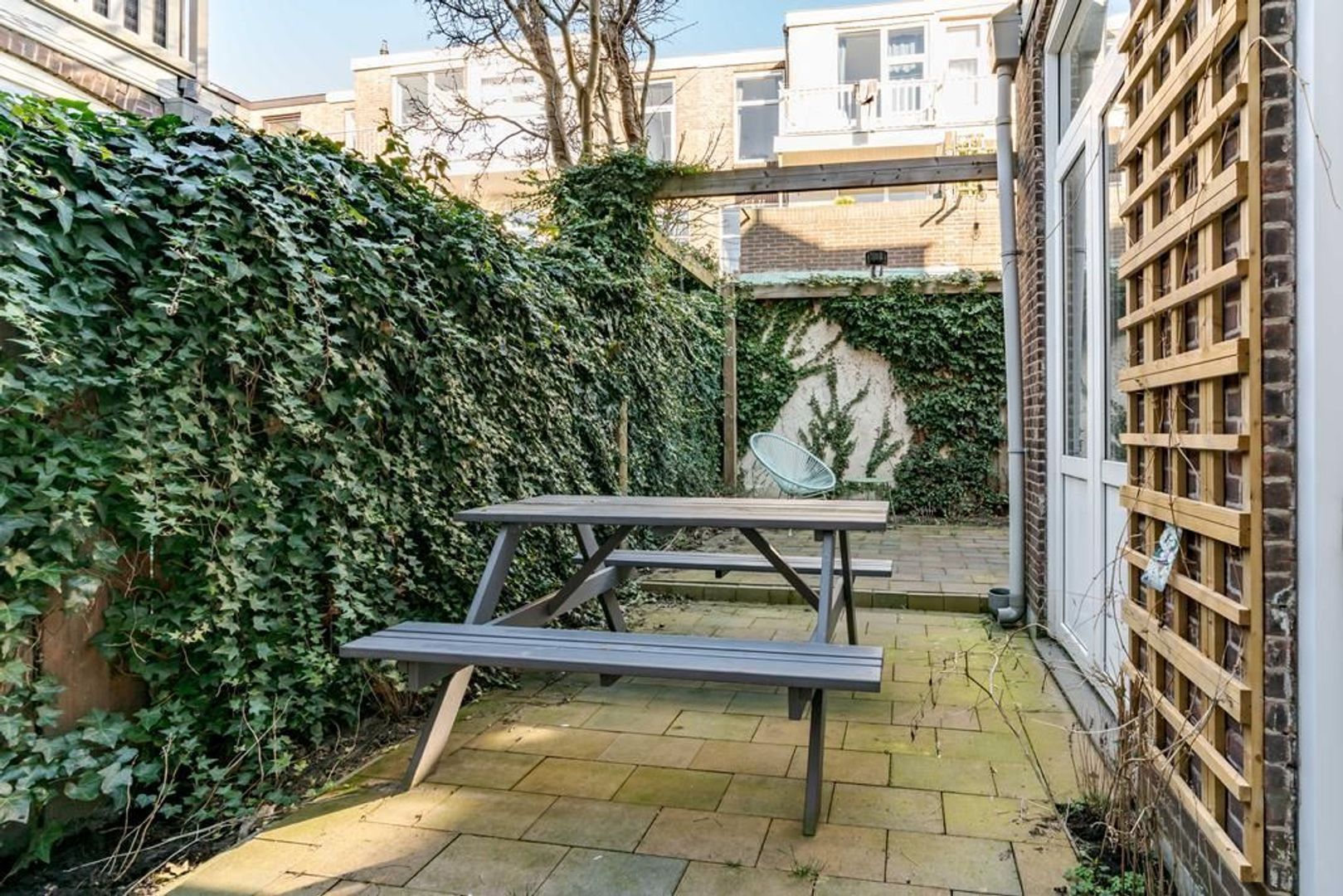 Van Egmondstraat 21 .