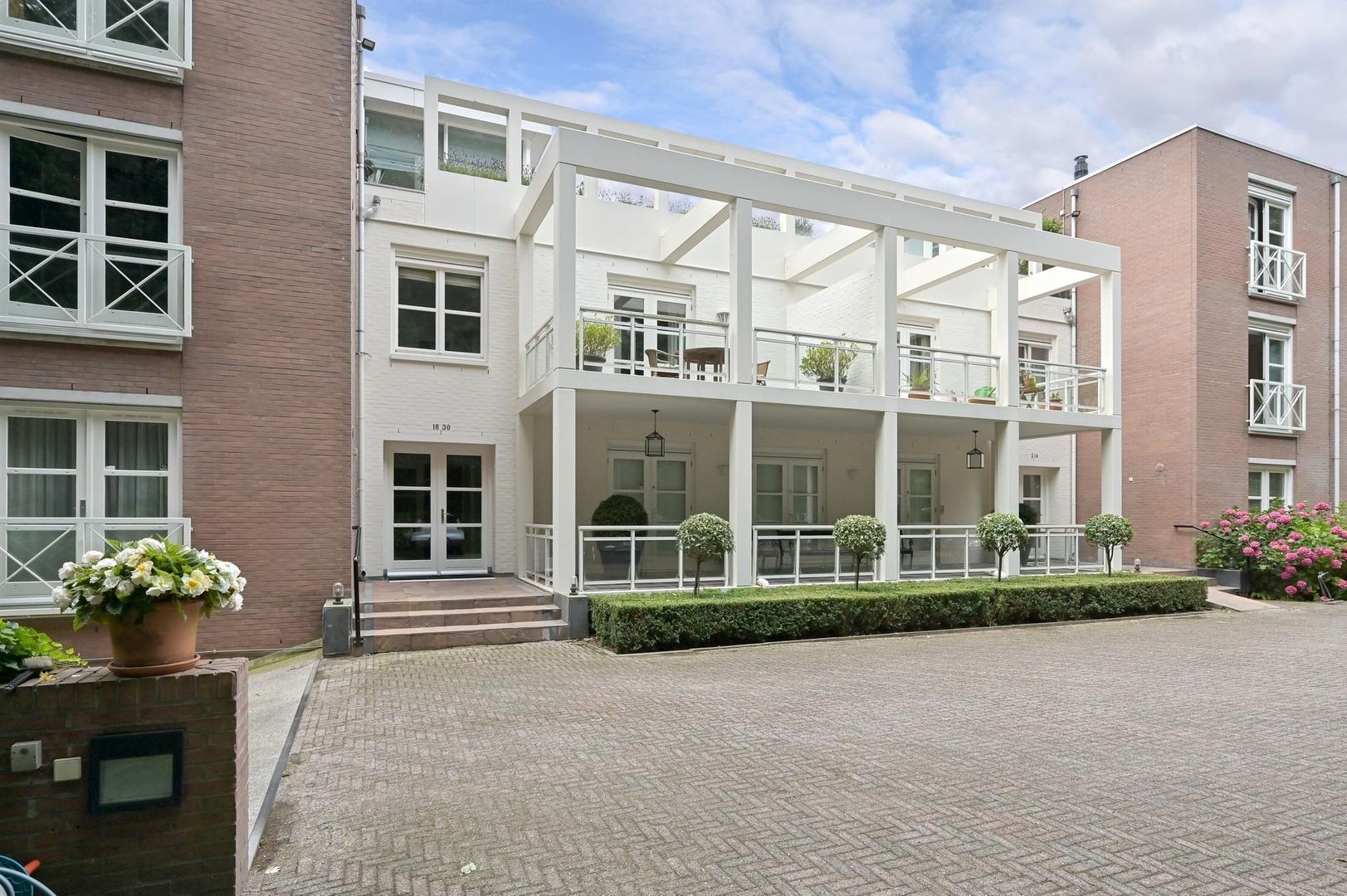 Laan van Pluymestein 24