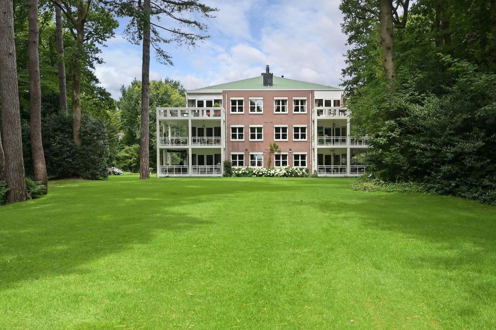 Laan van Pluymestein 24