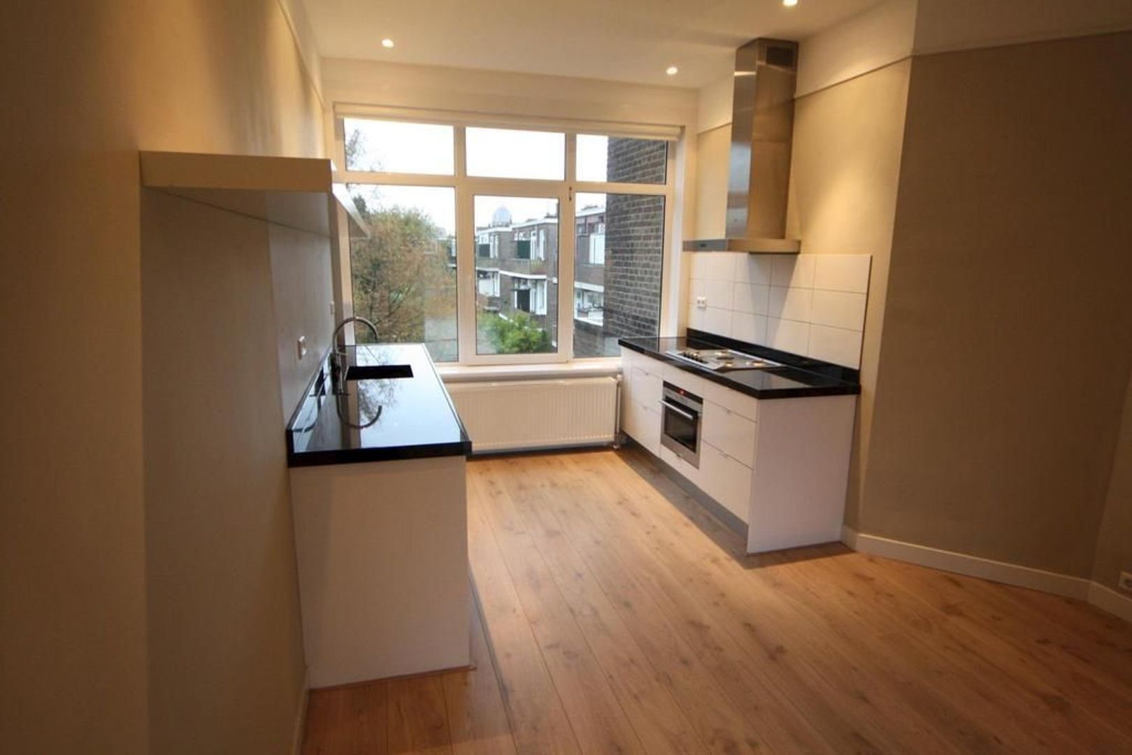 Van Heutszstraat 55 .