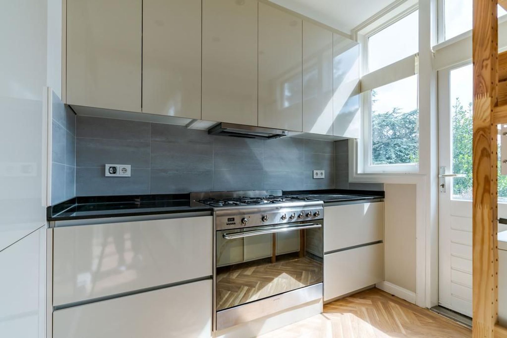 Stuyvesantstraat 253 .