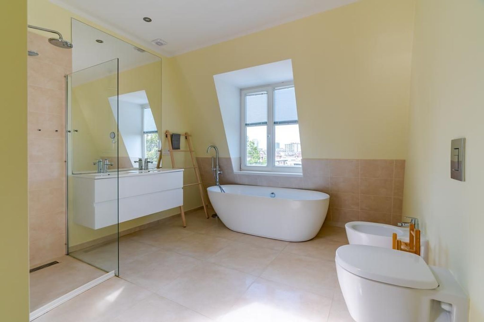 Stuyvesantstraat 253 .