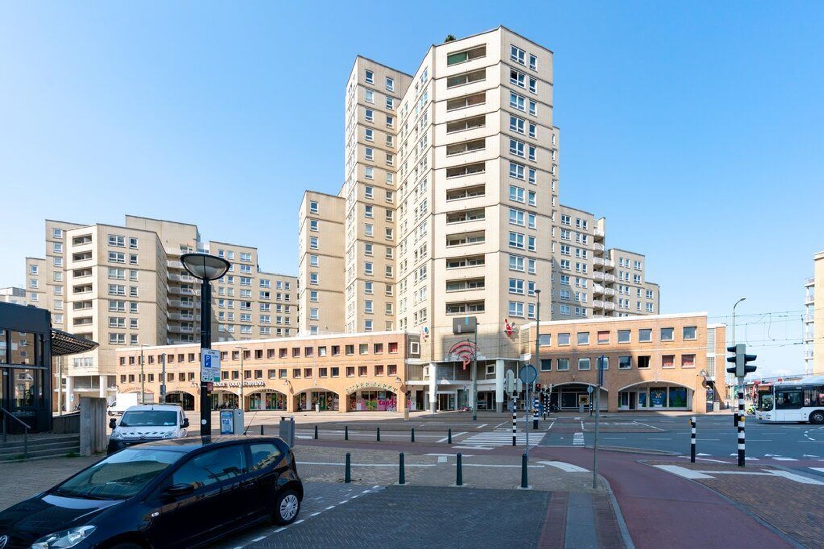 Gevers Deynootweg 1064 .