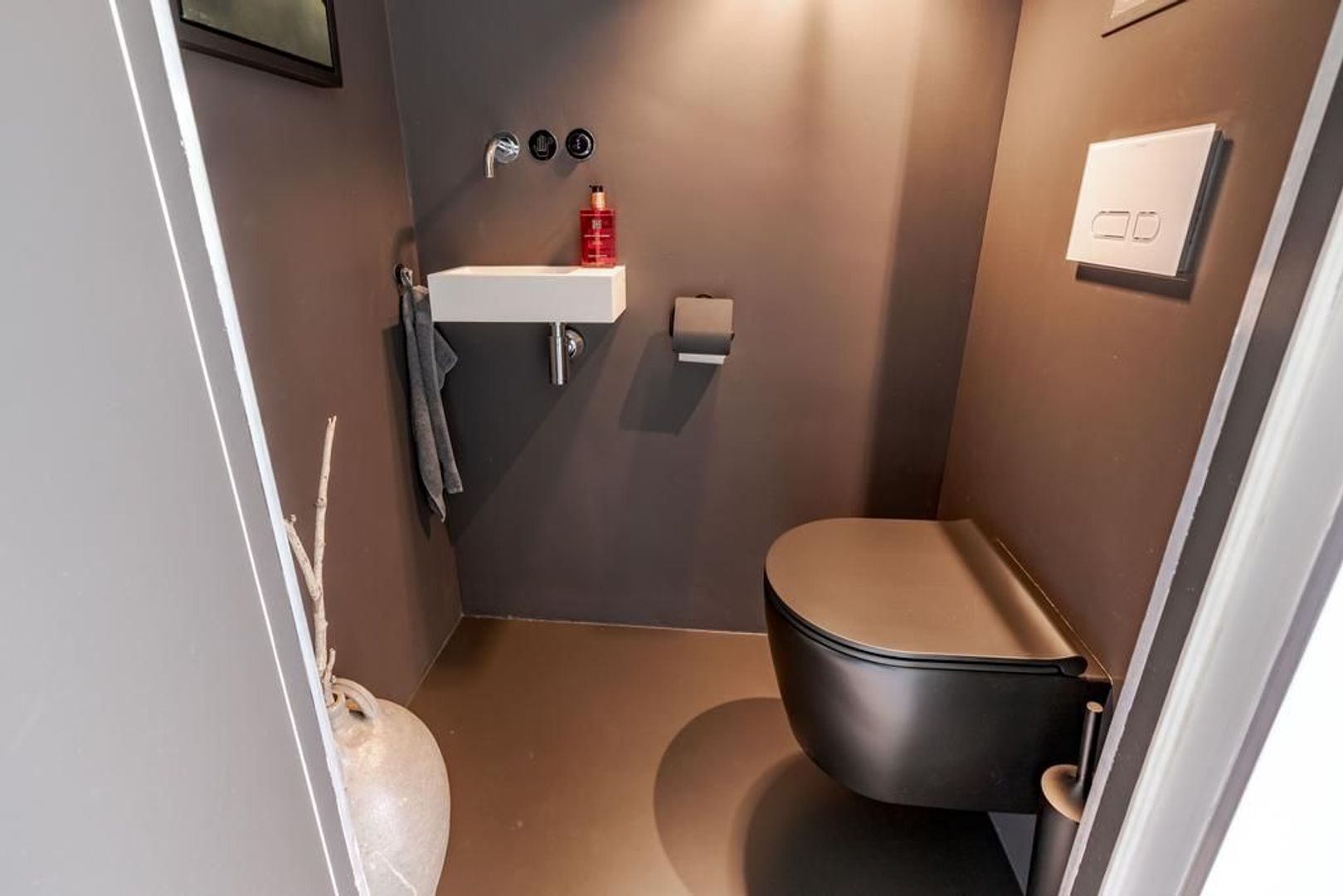 Aalscholveroever 8 .