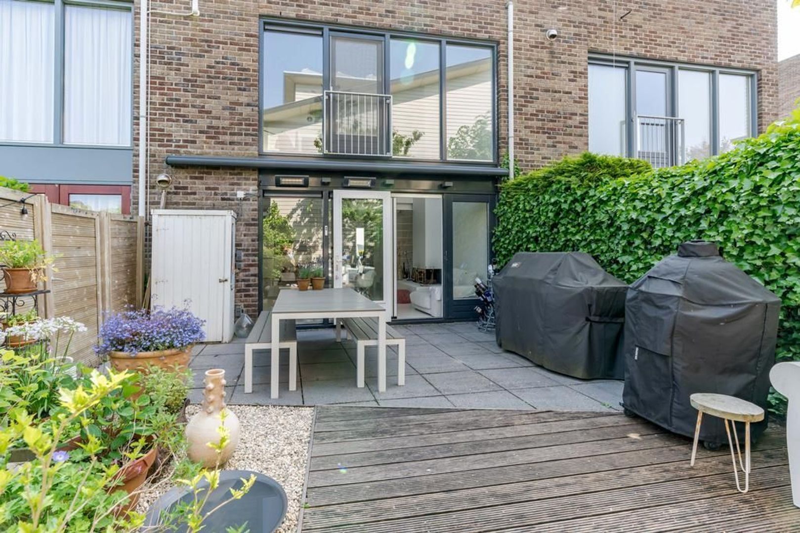 Aalscholveroever 8 .