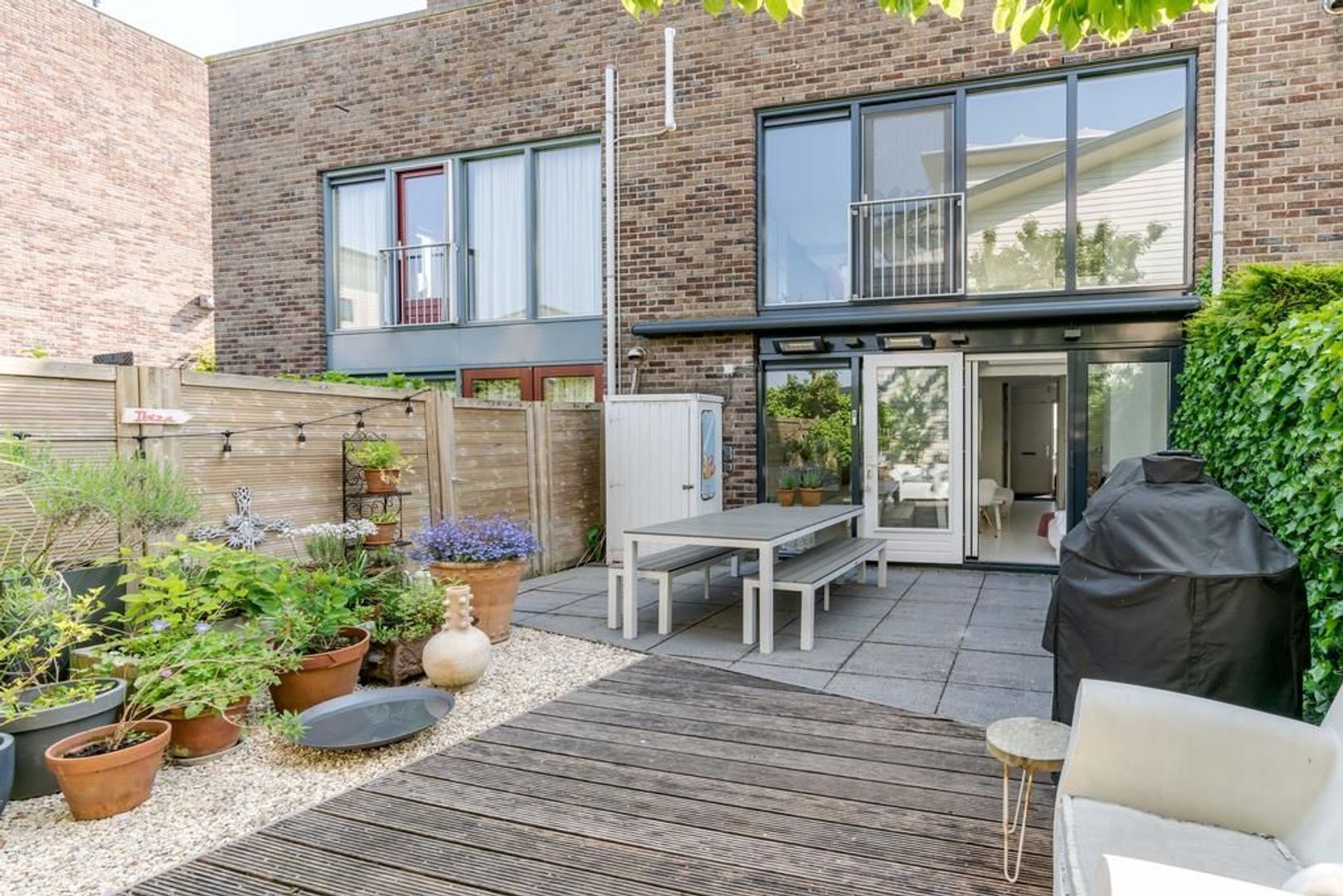 Aalscholveroever 8 .