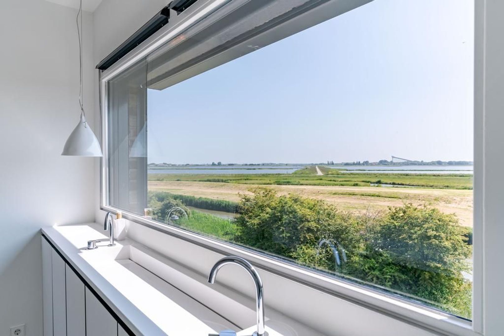 Aalscholveroever 8 .