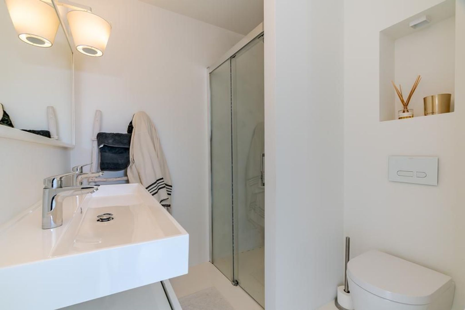 Aalscholveroever 8 .