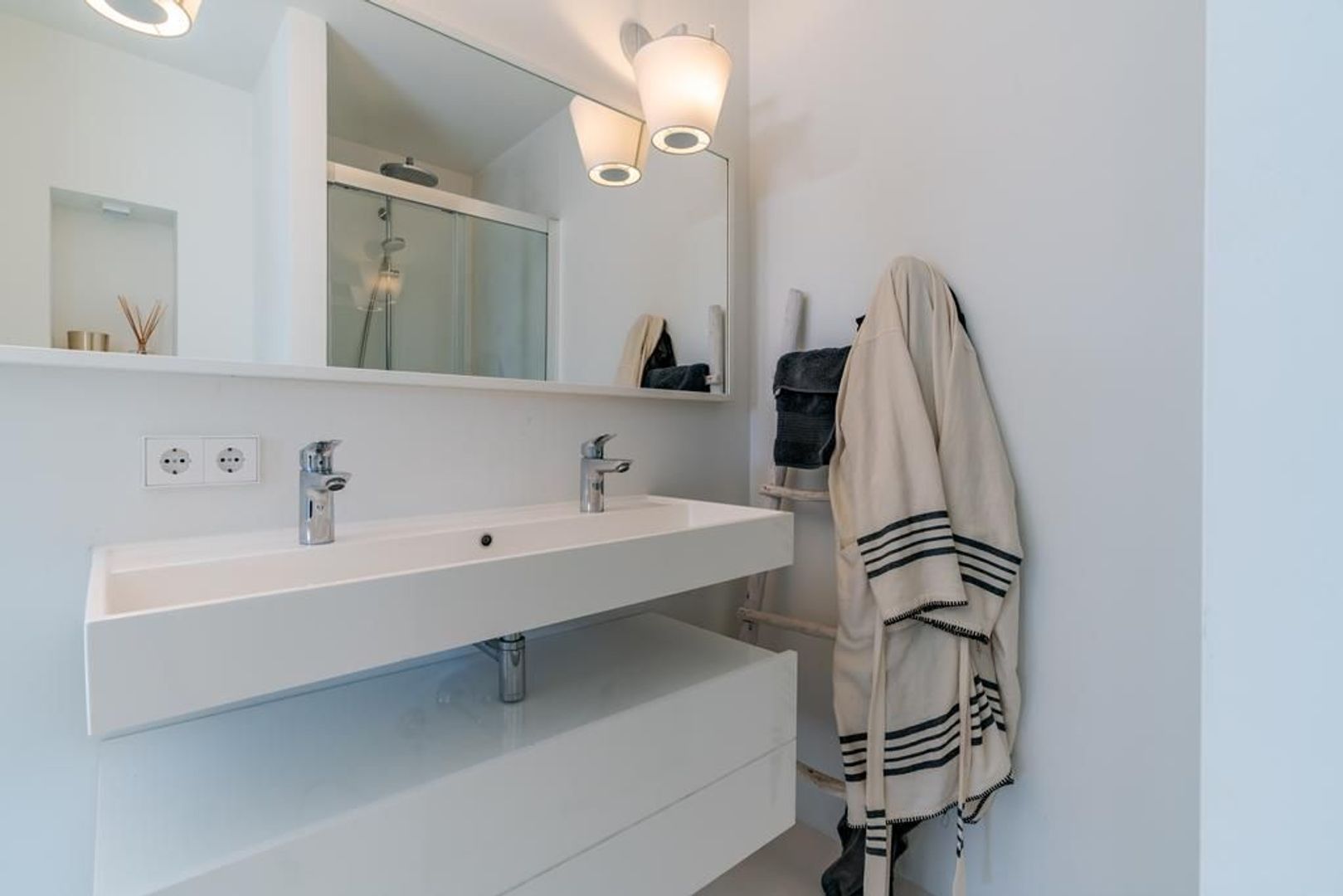 Aalscholveroever 8 .