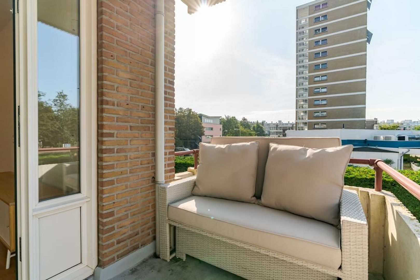 Kijkduinsestraat 832 .