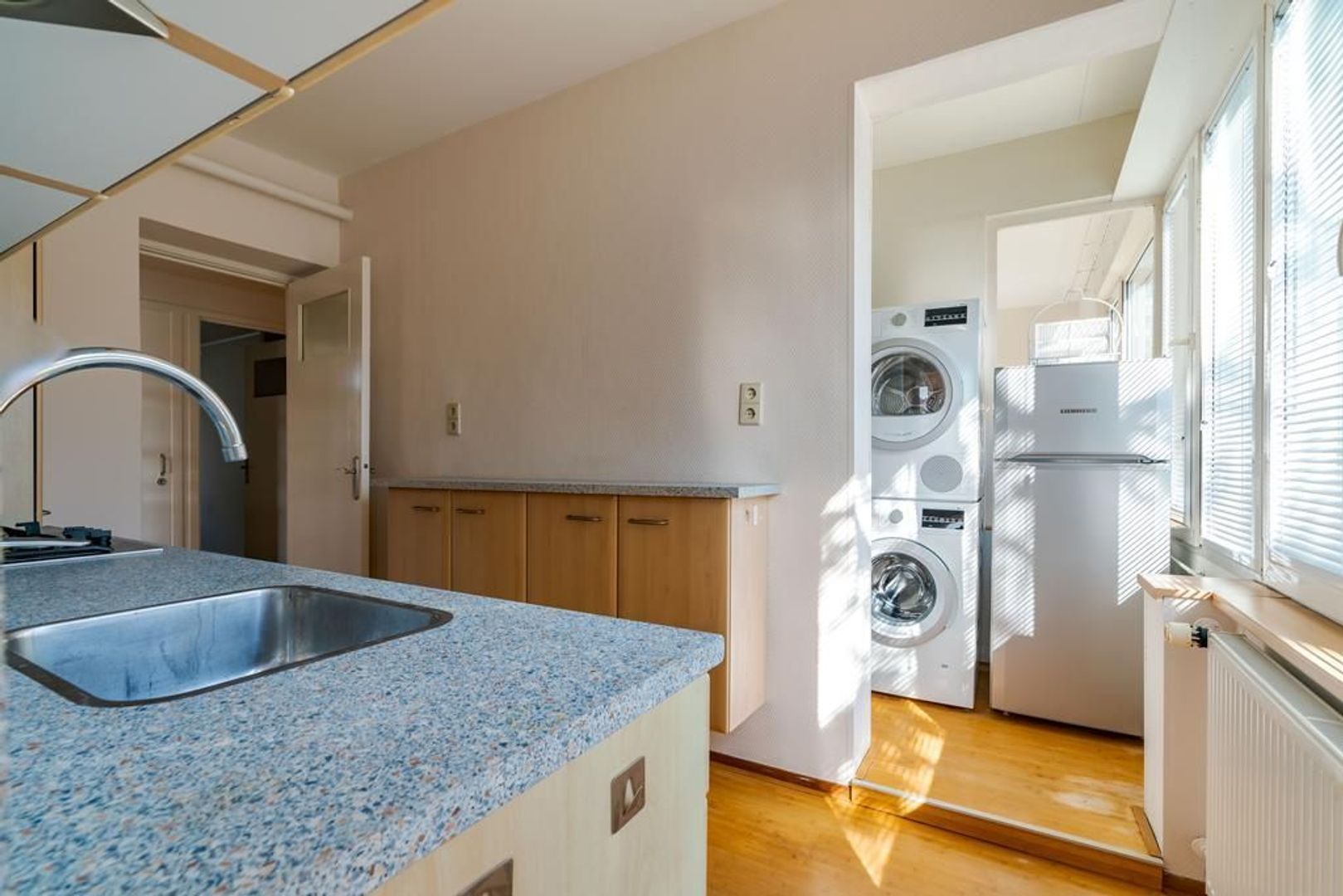 Kijkduinsestraat 832 .