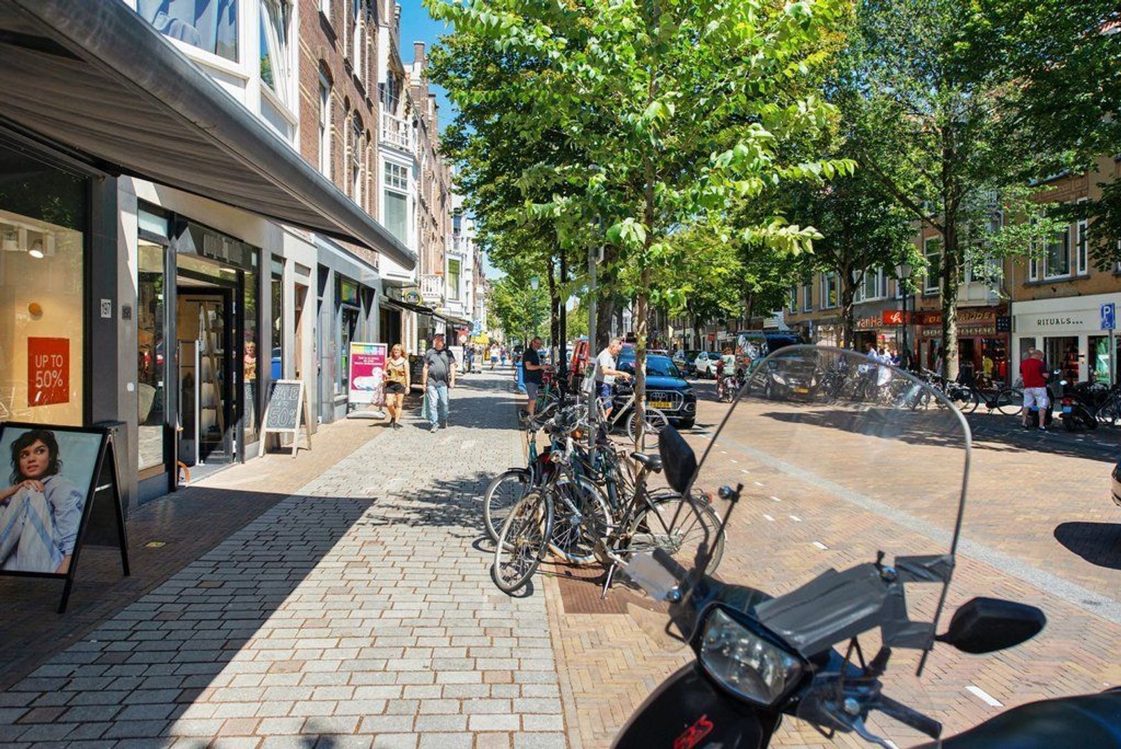 Van Boetzelaerlaan 96 A.