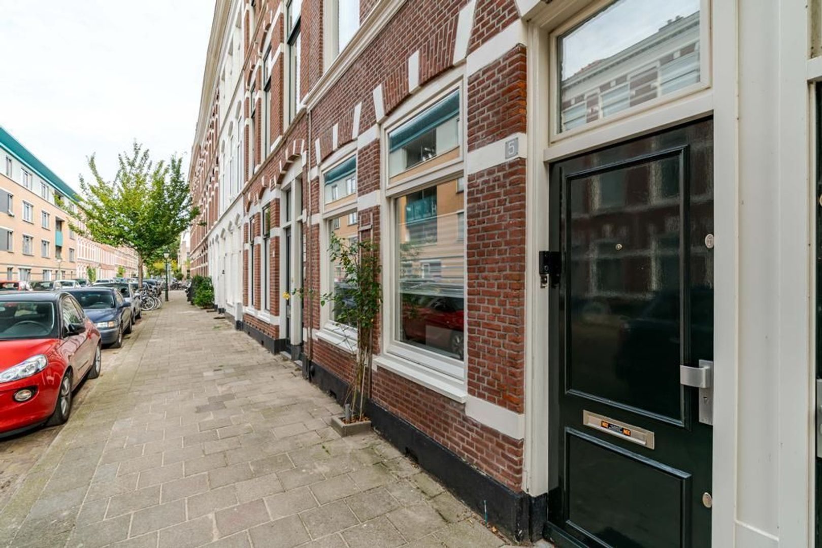 Van Merlenstraat 5 .