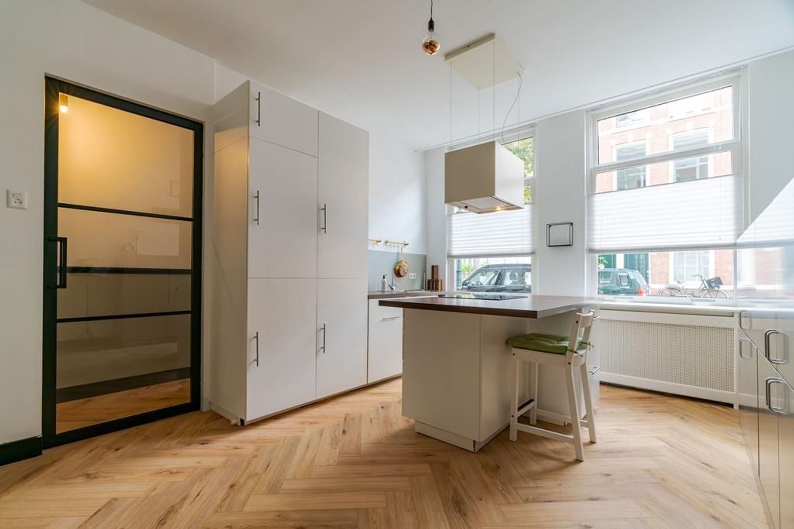 Van Merlenstraat 5 .