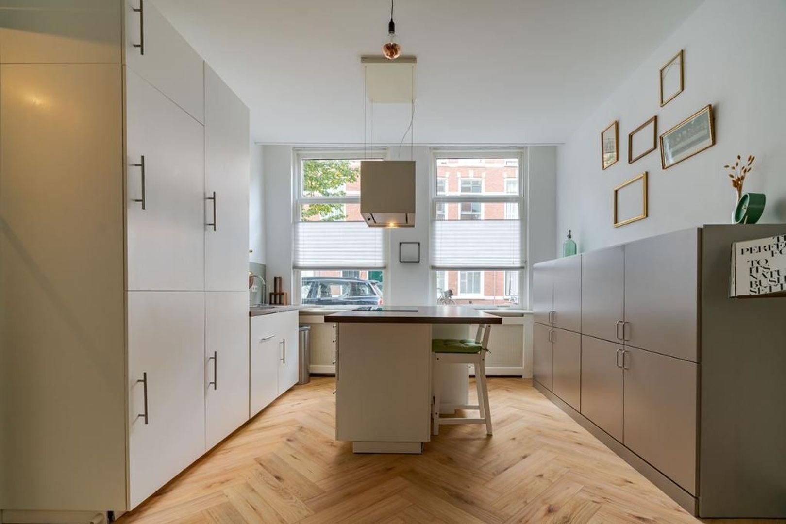 Van Merlenstraat 5 .