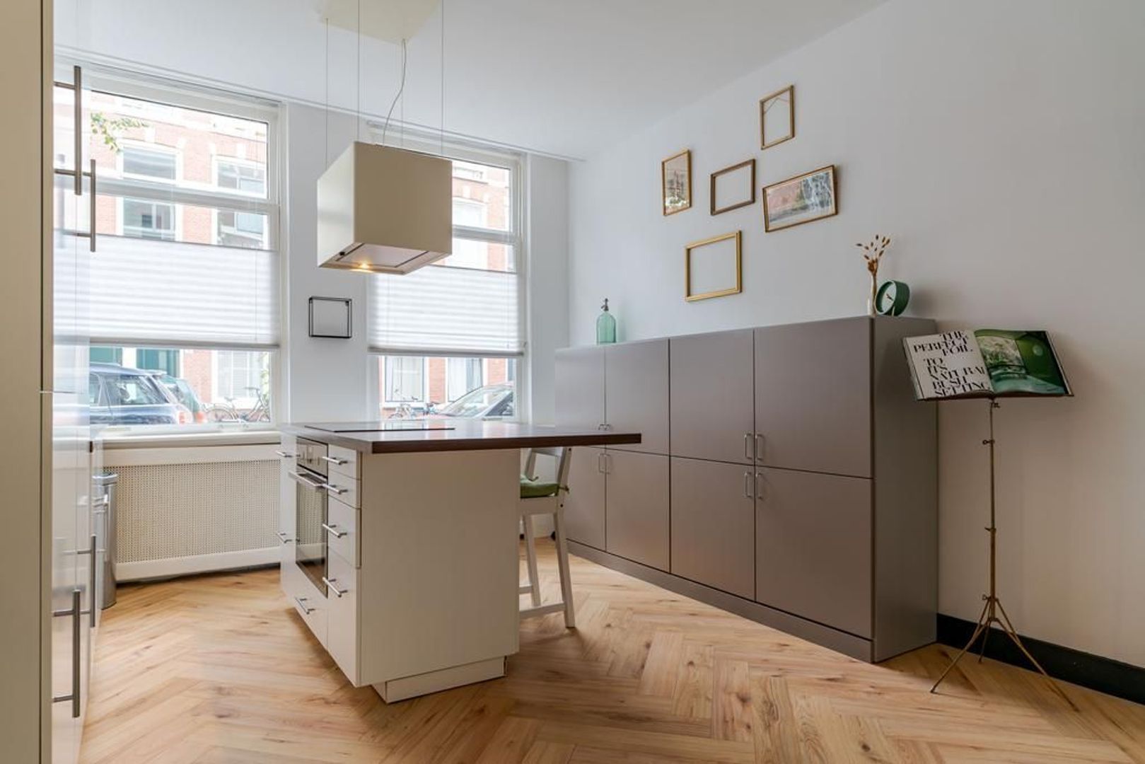 Van Merlenstraat 5 .