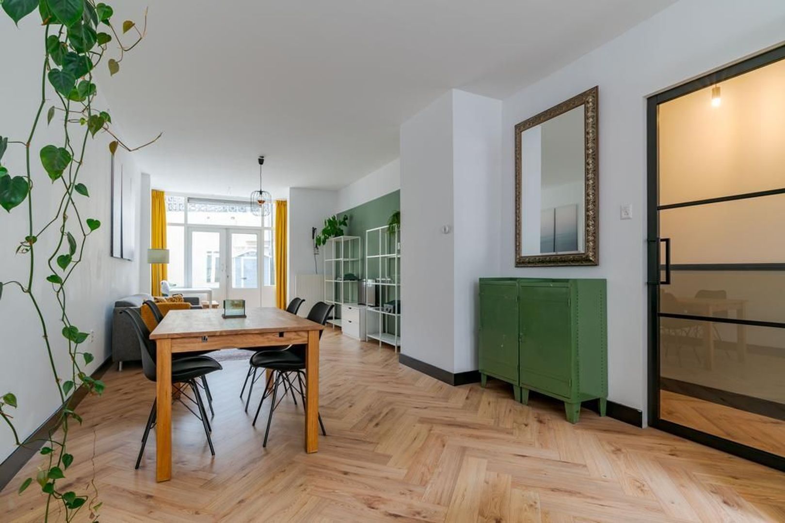 Van Merlenstraat 5 .