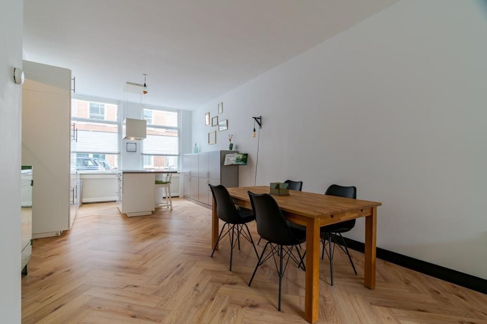 Van Merlenstraat 5 .