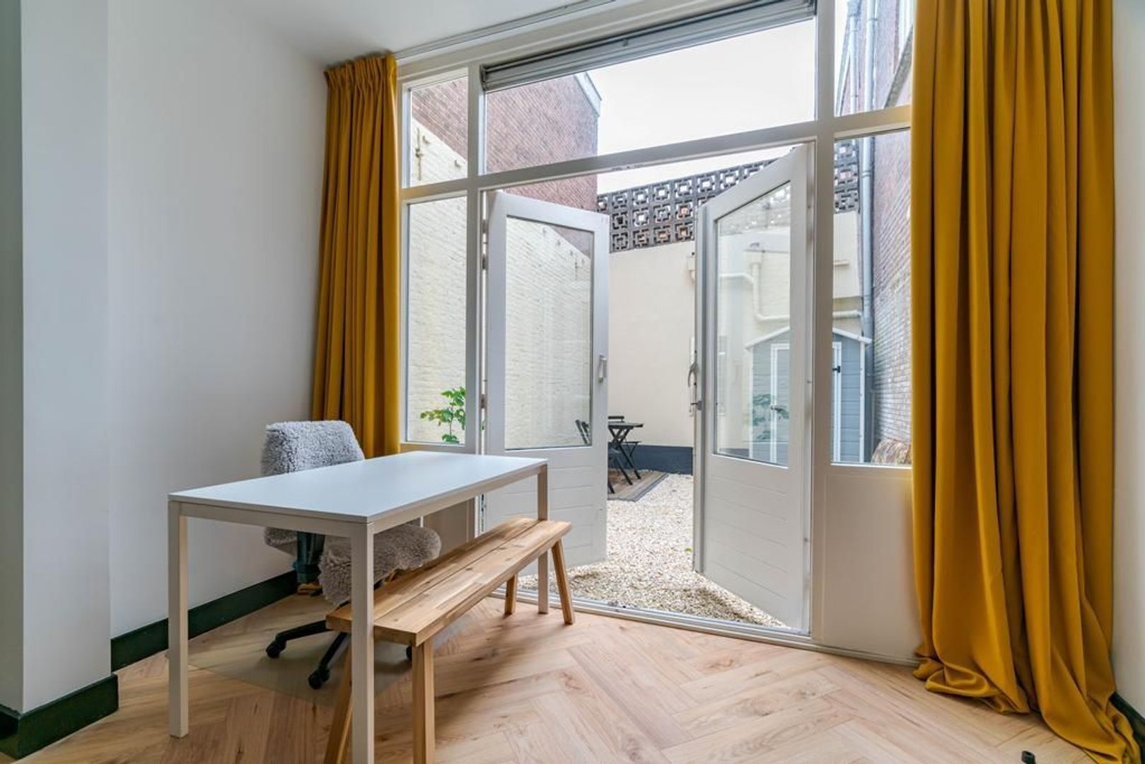 Van Merlenstraat 5 .