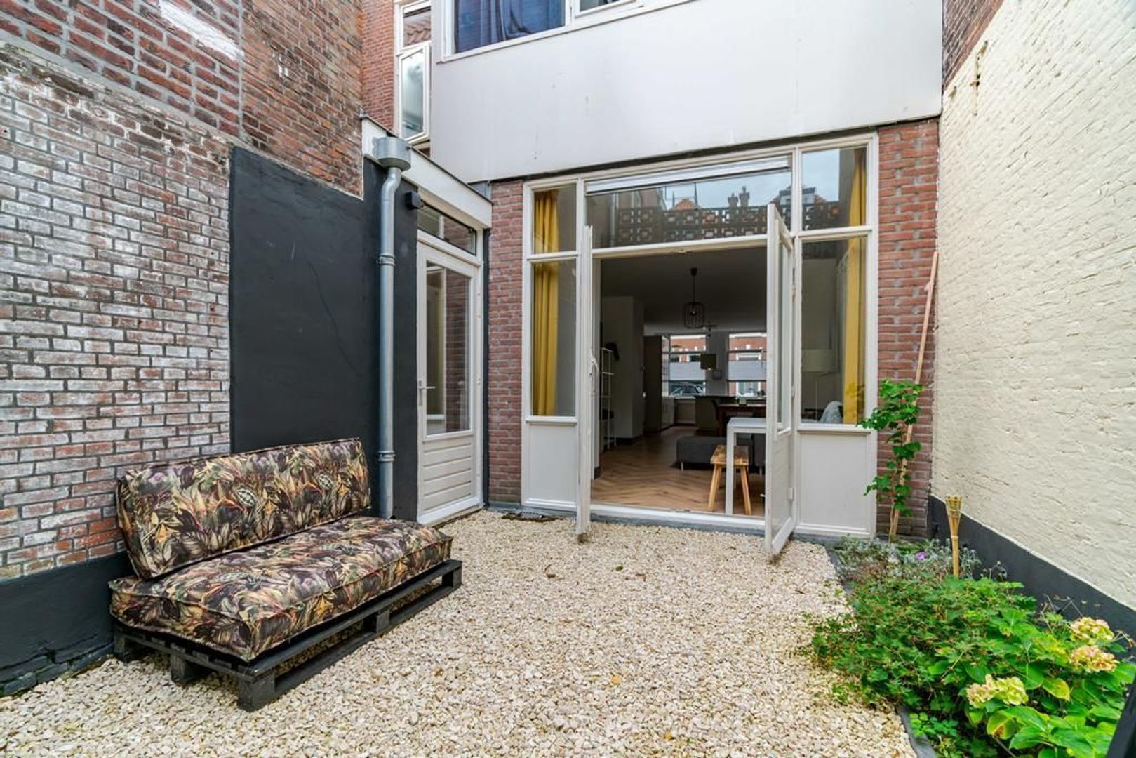 Van Merlenstraat 5 .