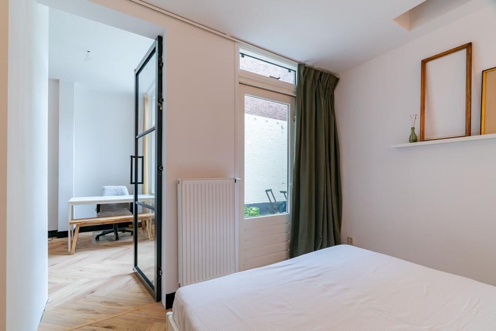 Van Merlenstraat 5 .