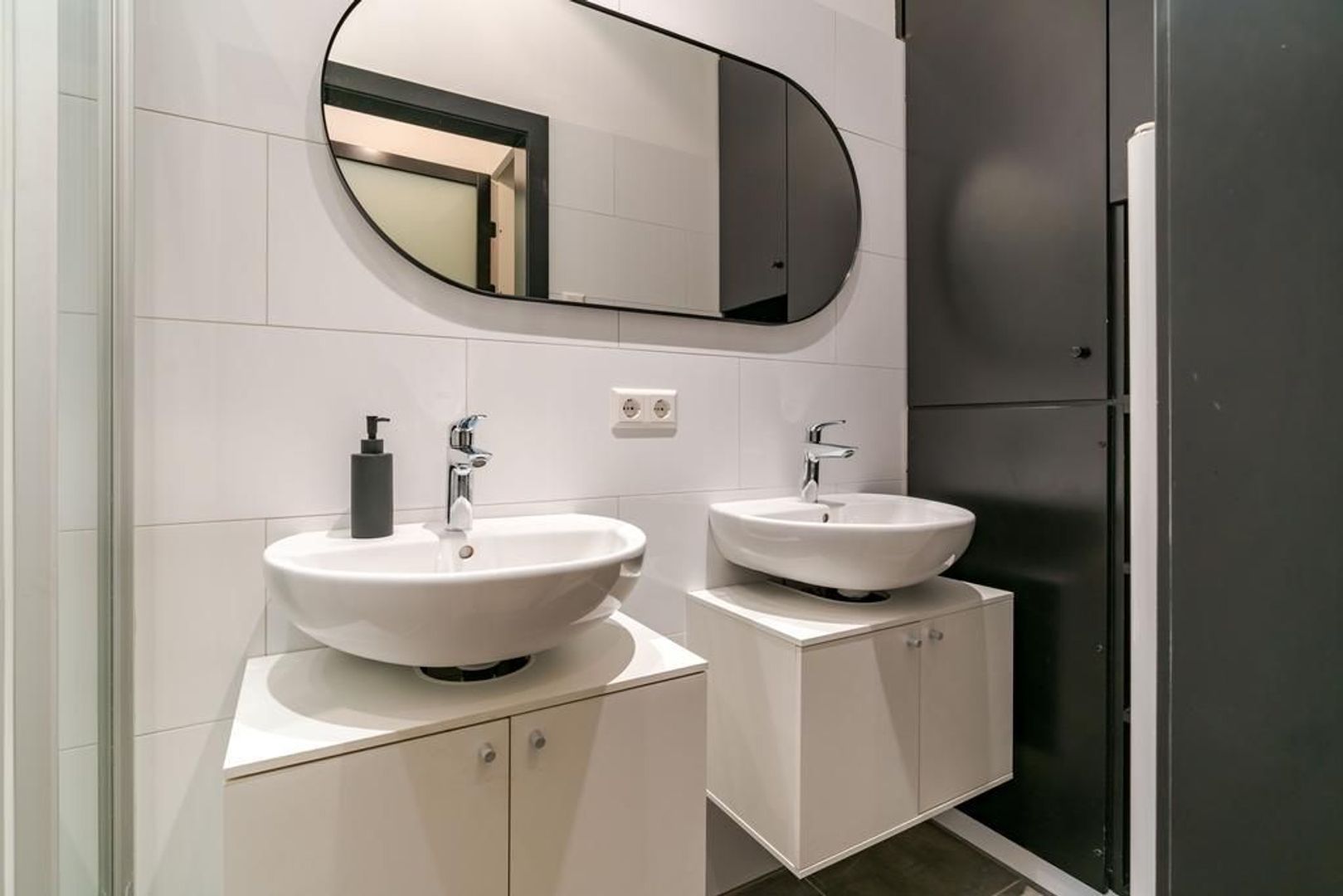 Van Merlenstraat 5 .