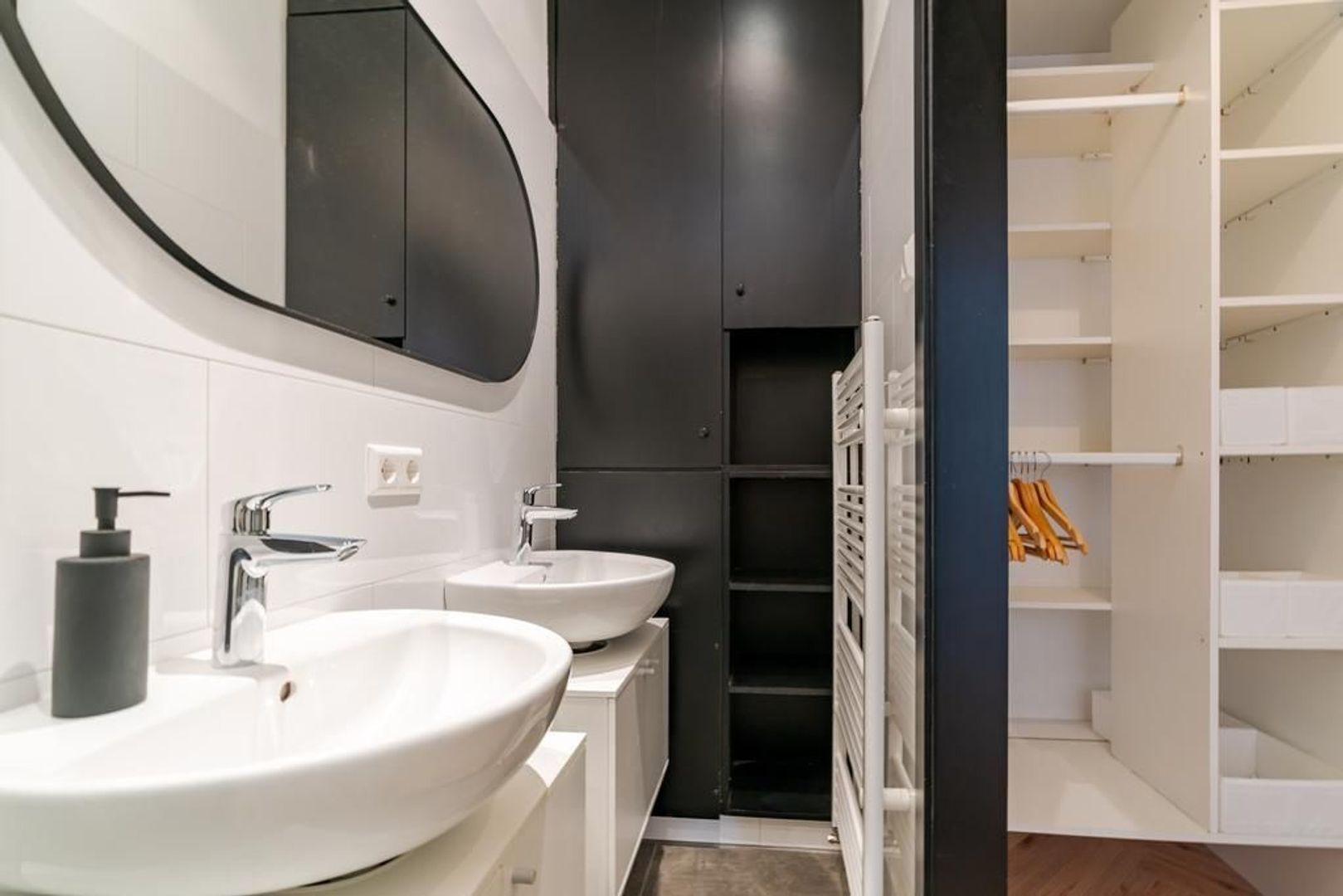 Van Merlenstraat 5 .