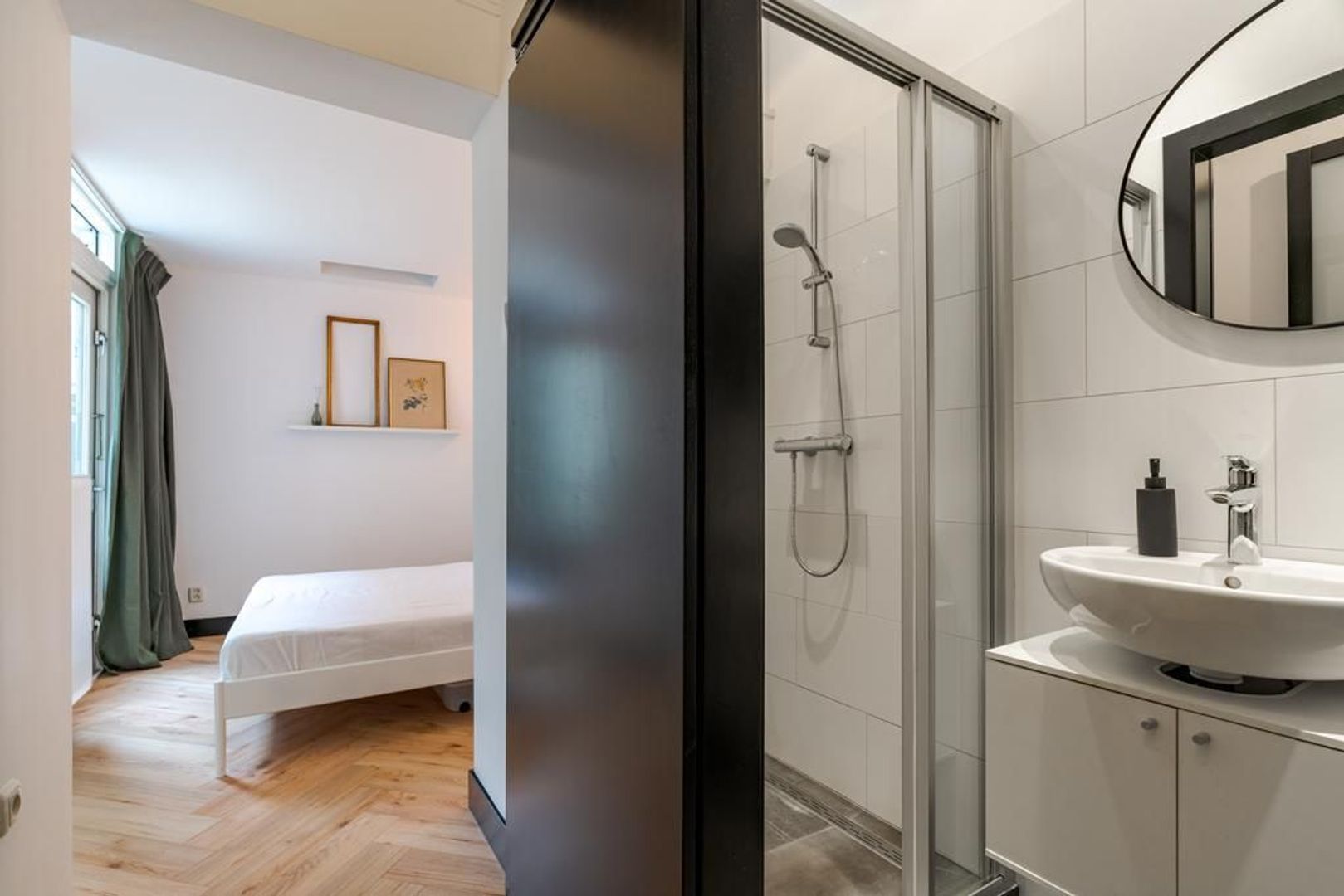 Van Merlenstraat 5 .