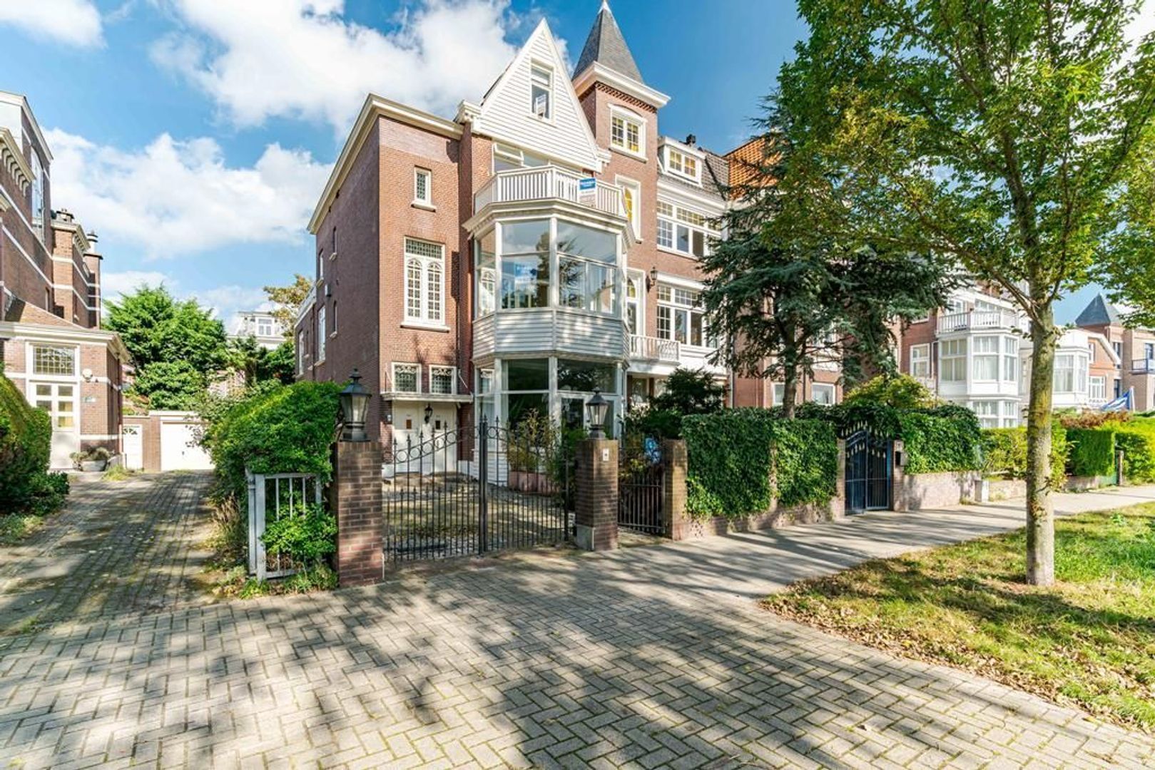 Nieuwe Parklaan 157 .