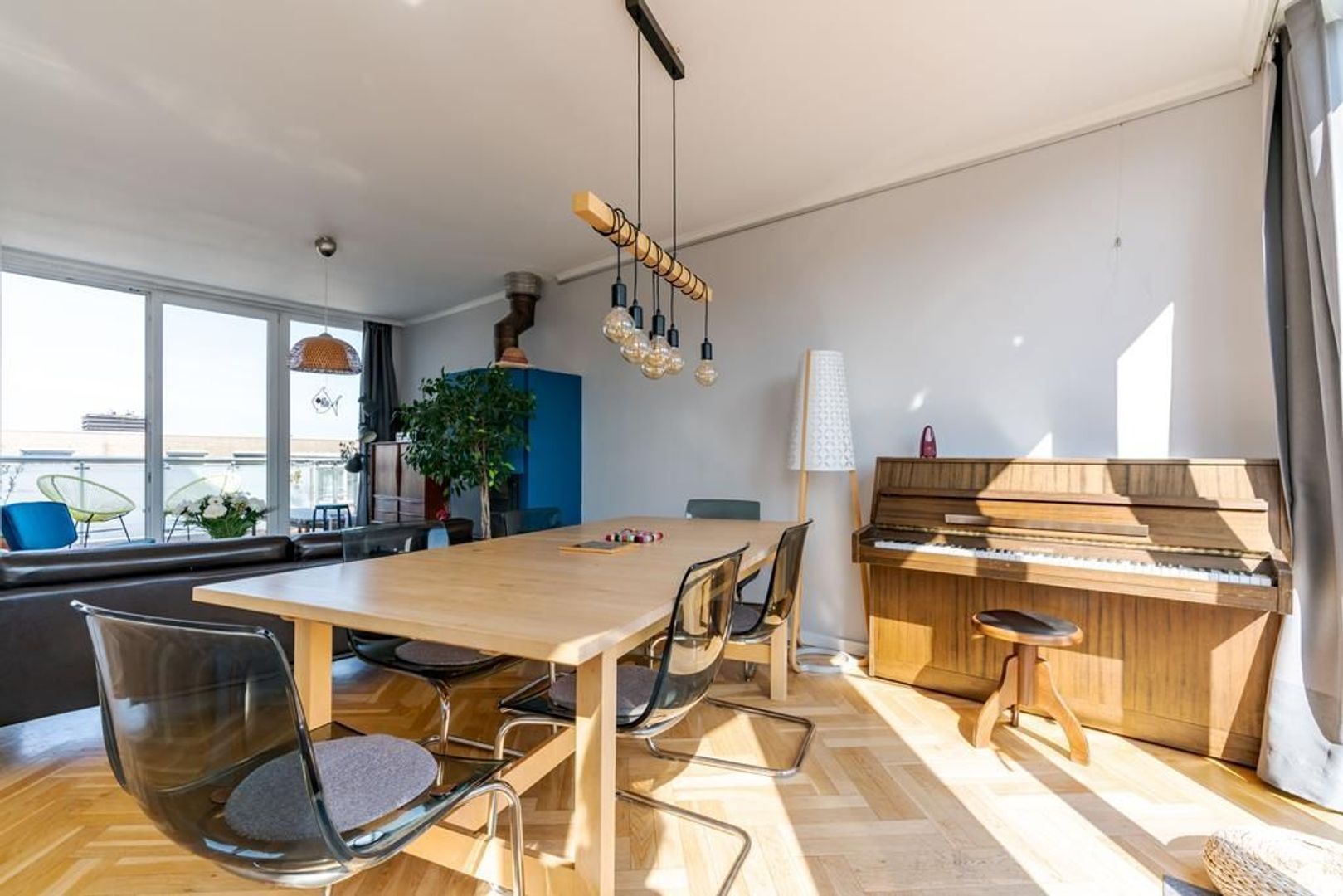 Van Kinsbergenstraat 25 .