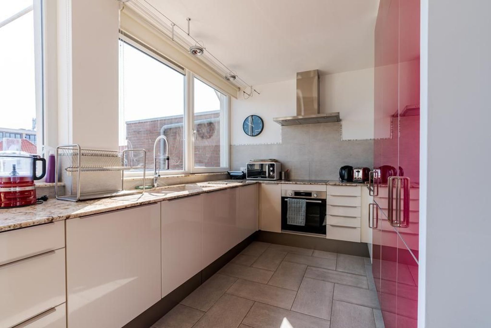 Van Kinsbergenstraat 25 .