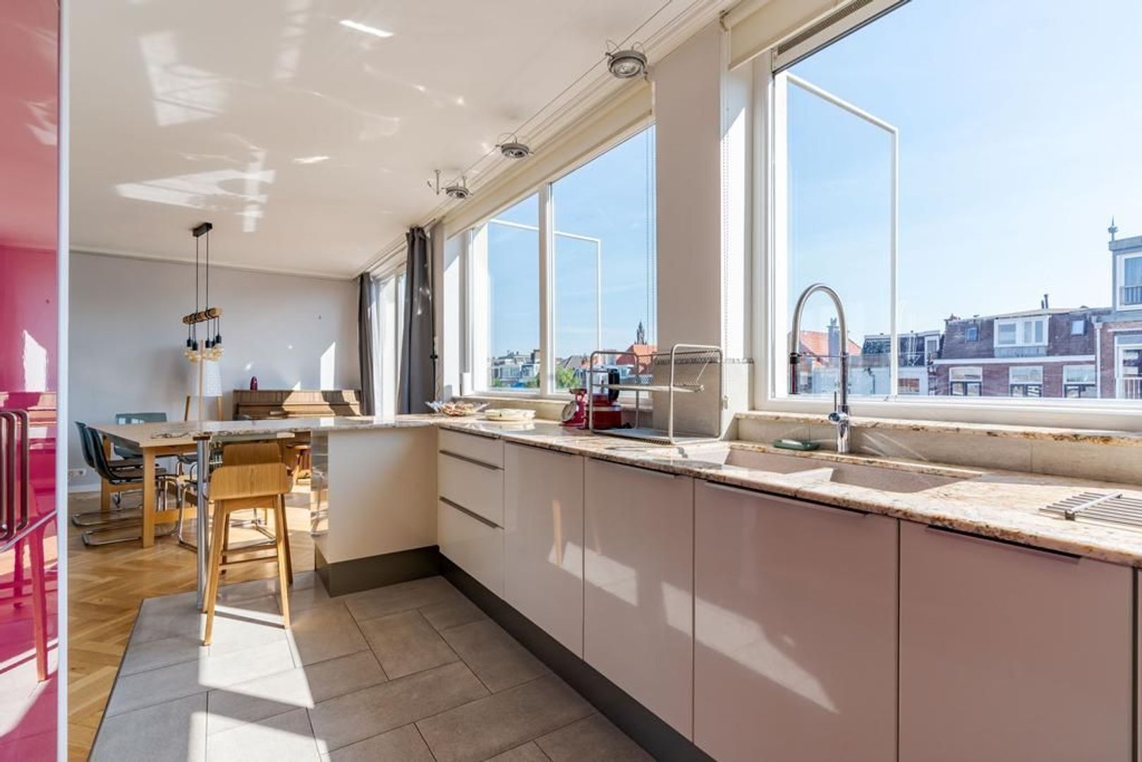 Van Kinsbergenstraat 25 .