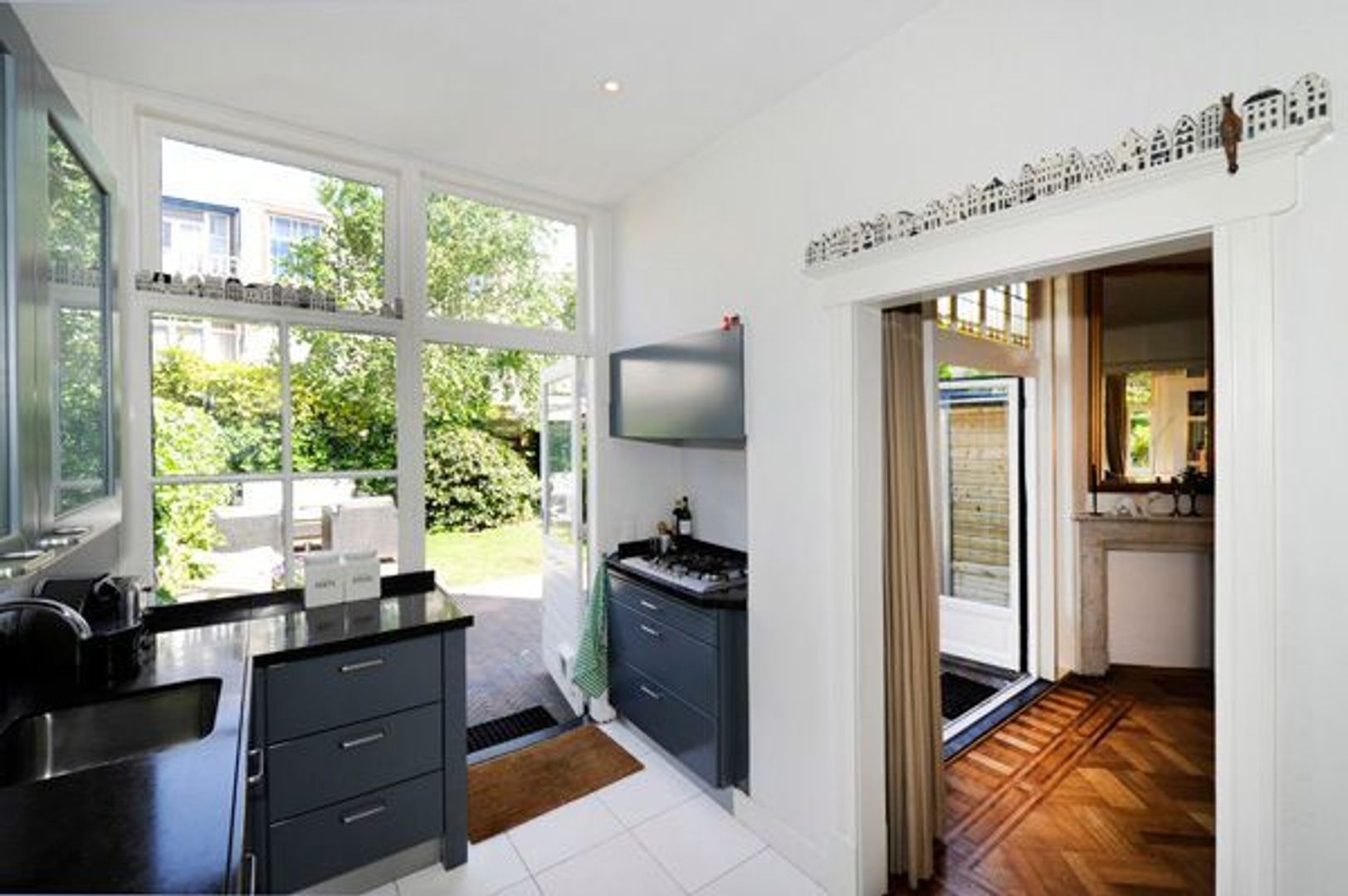 Van Beverningkstraat 146 .