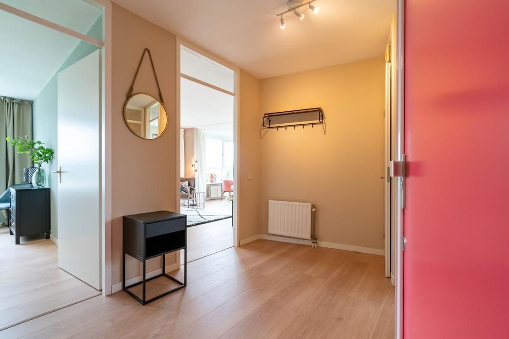 Donker Curtiusstraat 204 .