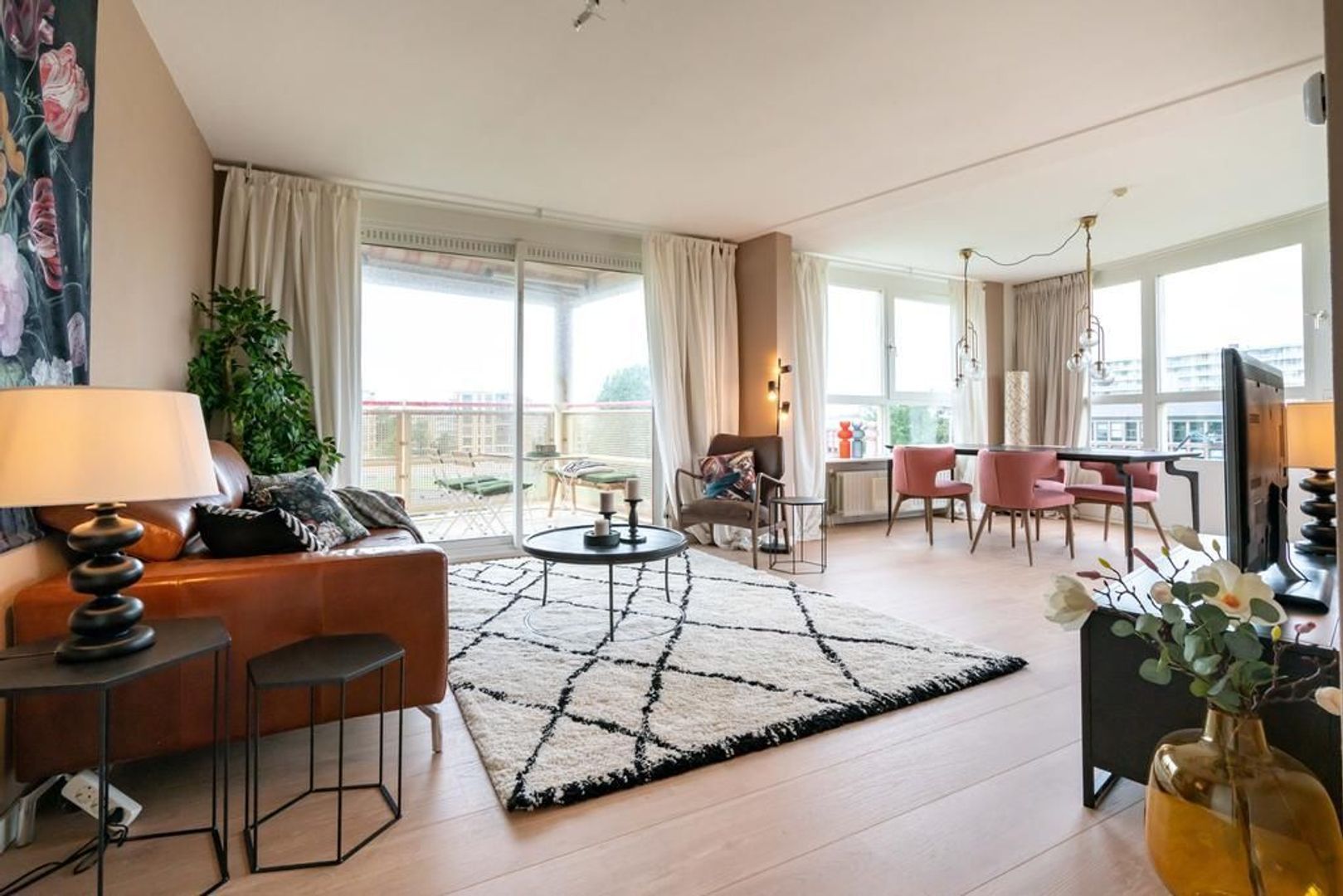 Donker Curtiusstraat 204 .