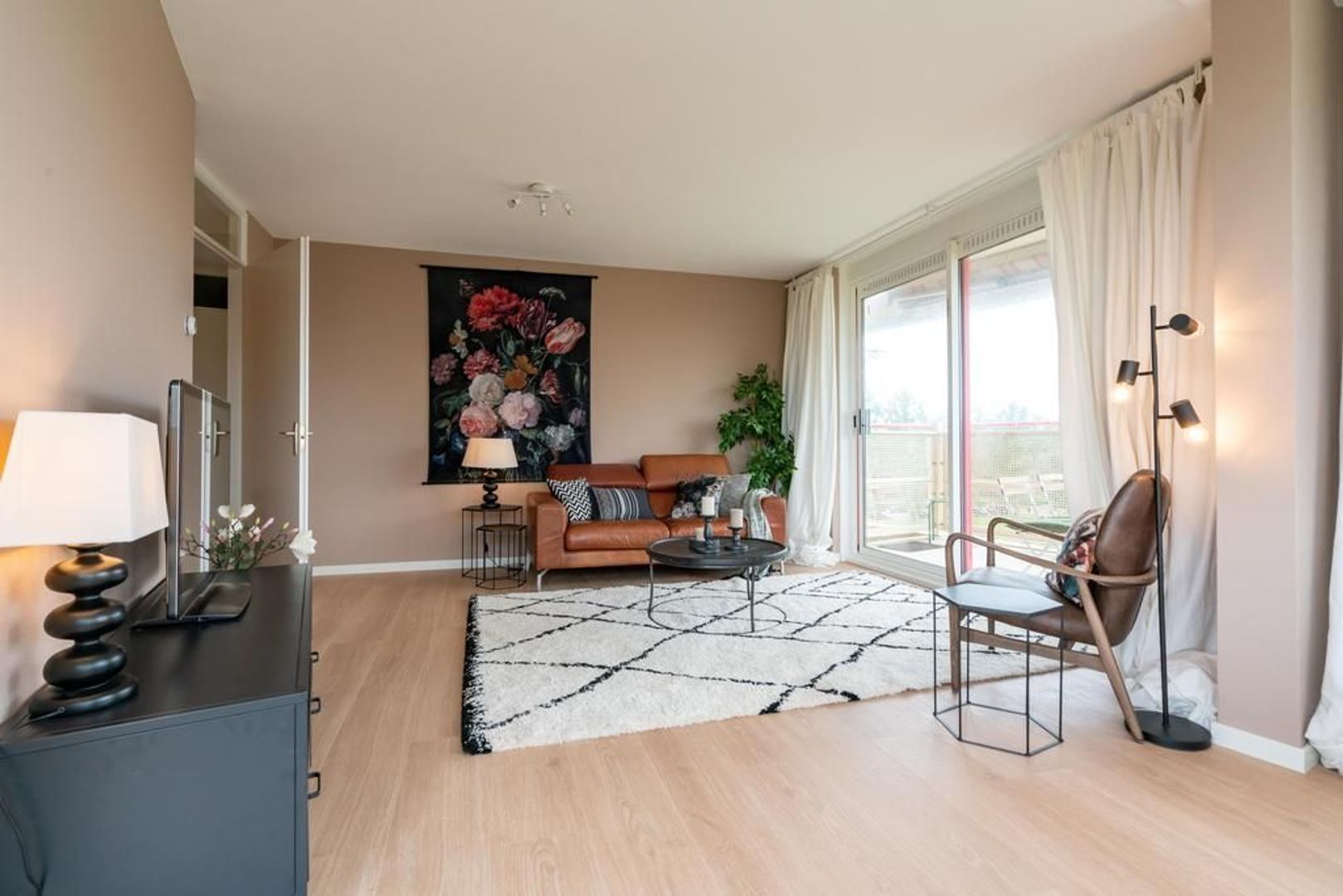 Donker Curtiusstraat 204 .