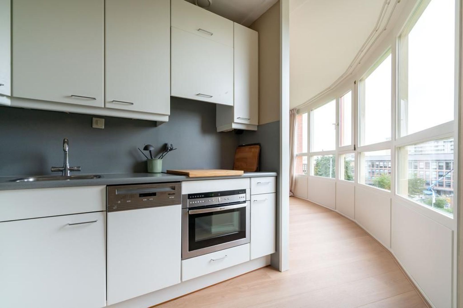 Donker Curtiusstraat 204 .