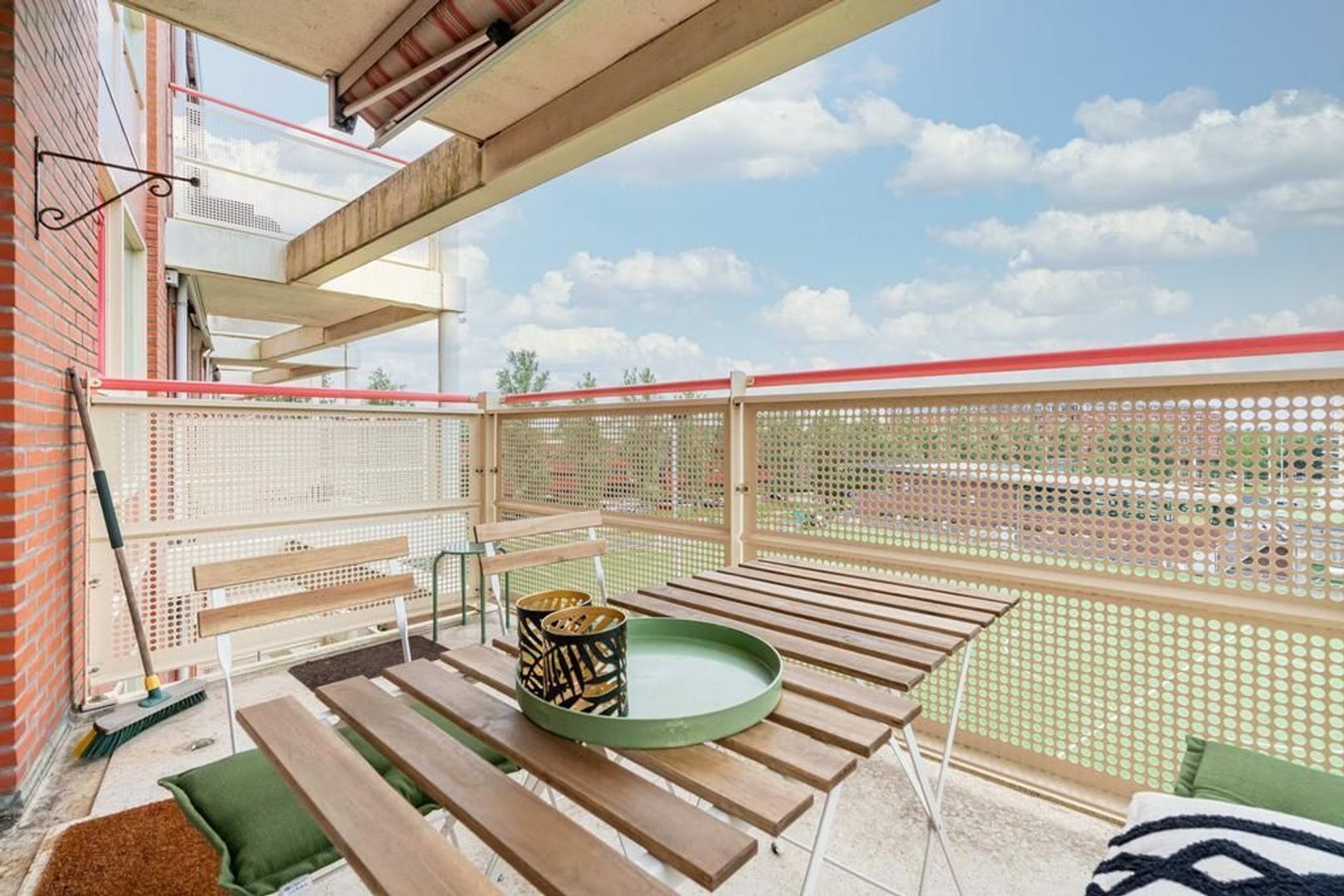 Donker Curtiusstraat 204 .