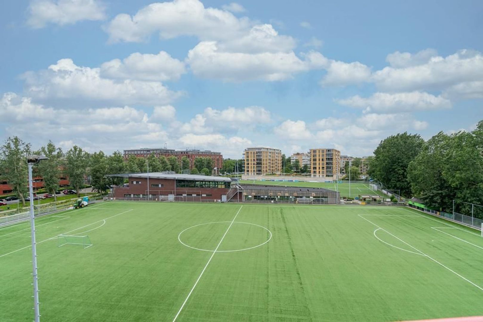 Donker Curtiusstraat 204 .