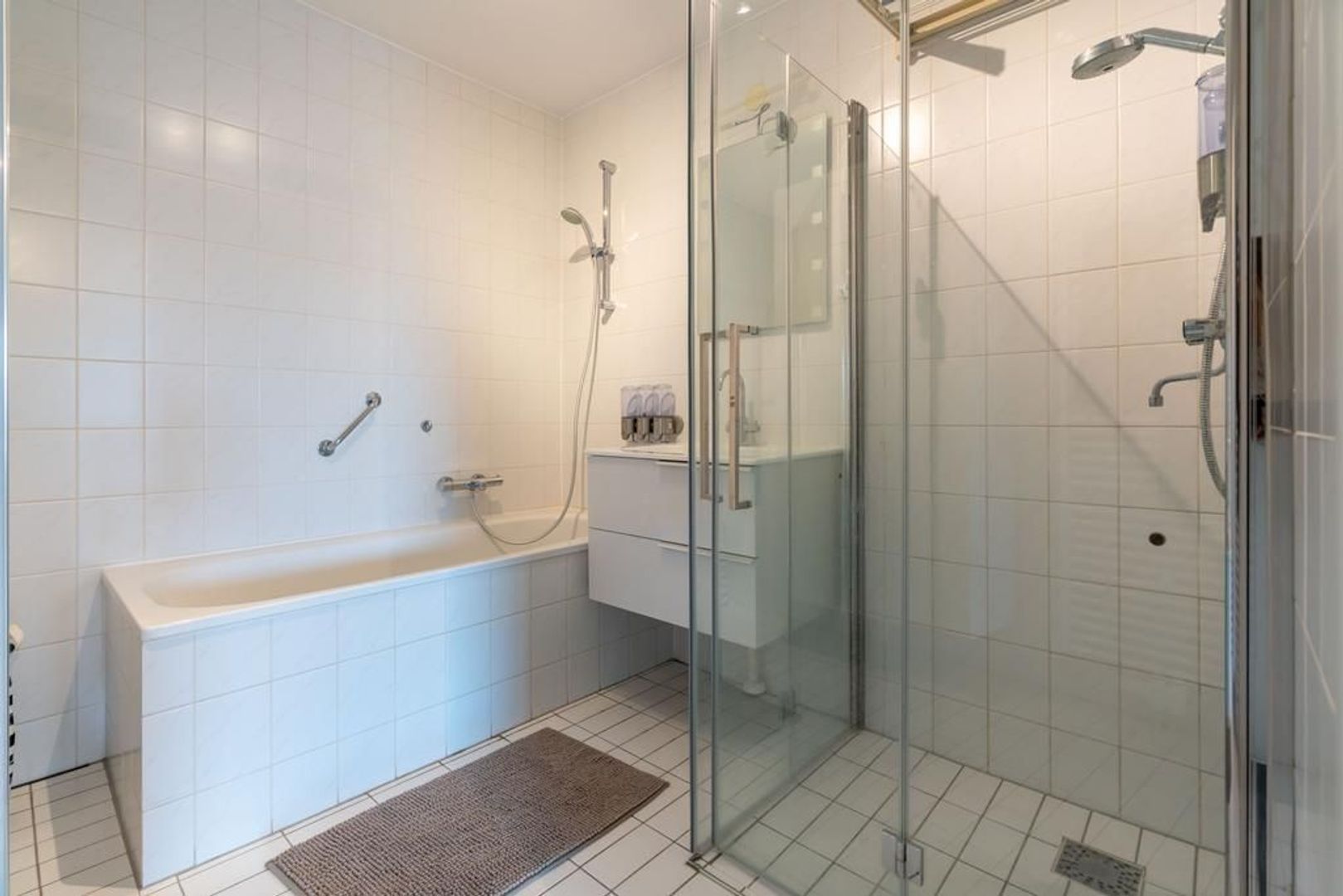 Donker Curtiusstraat 204 .