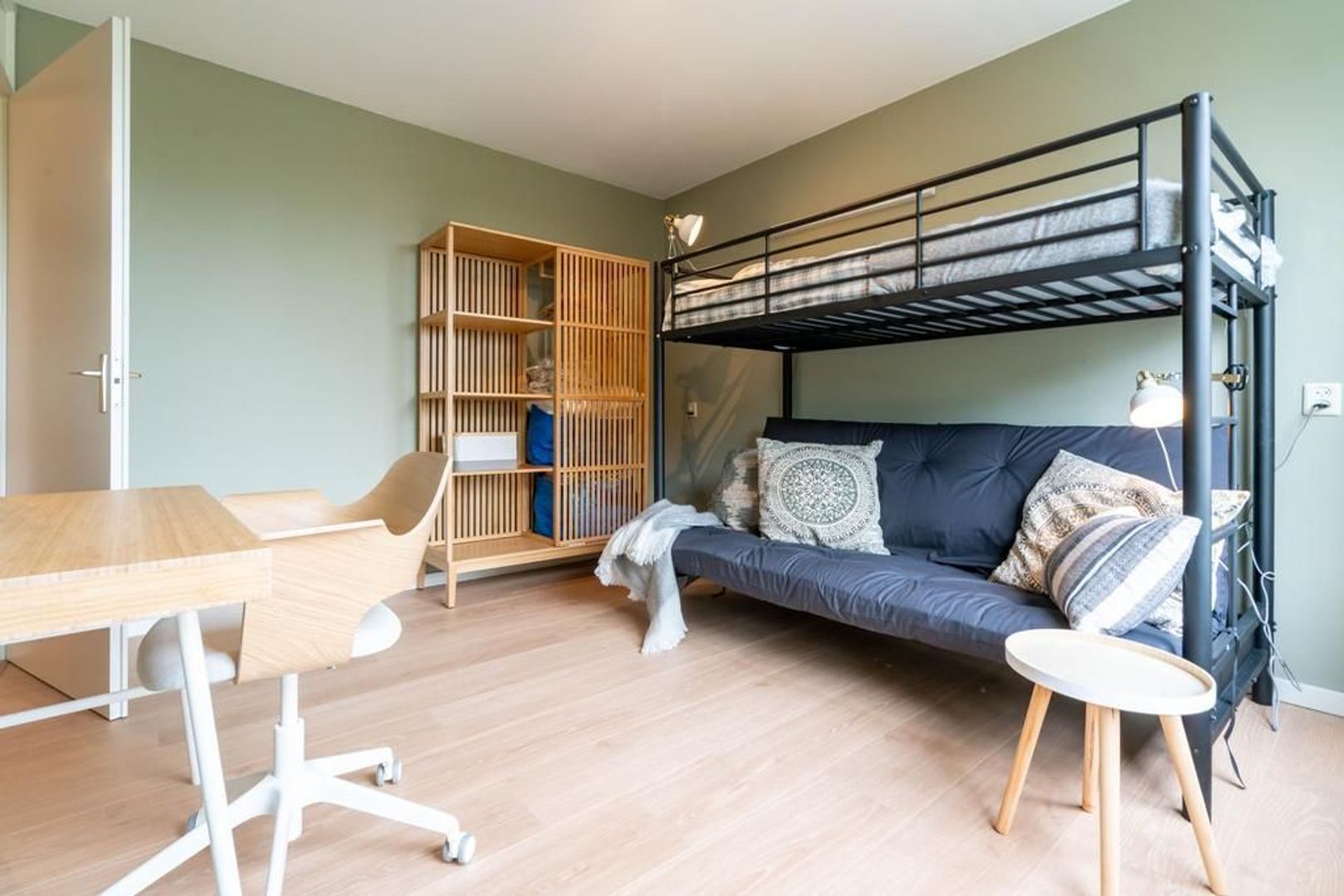 Donker Curtiusstraat 204 .