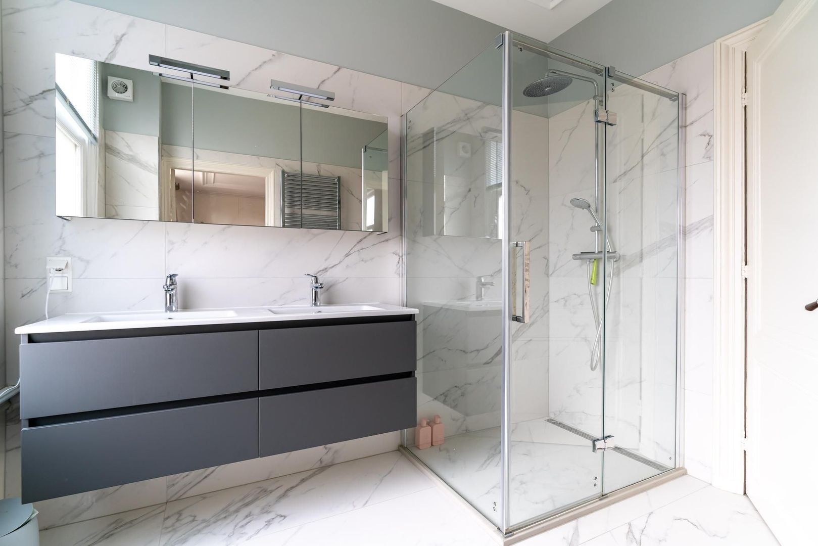 Jan van Nassaustraat 50 .