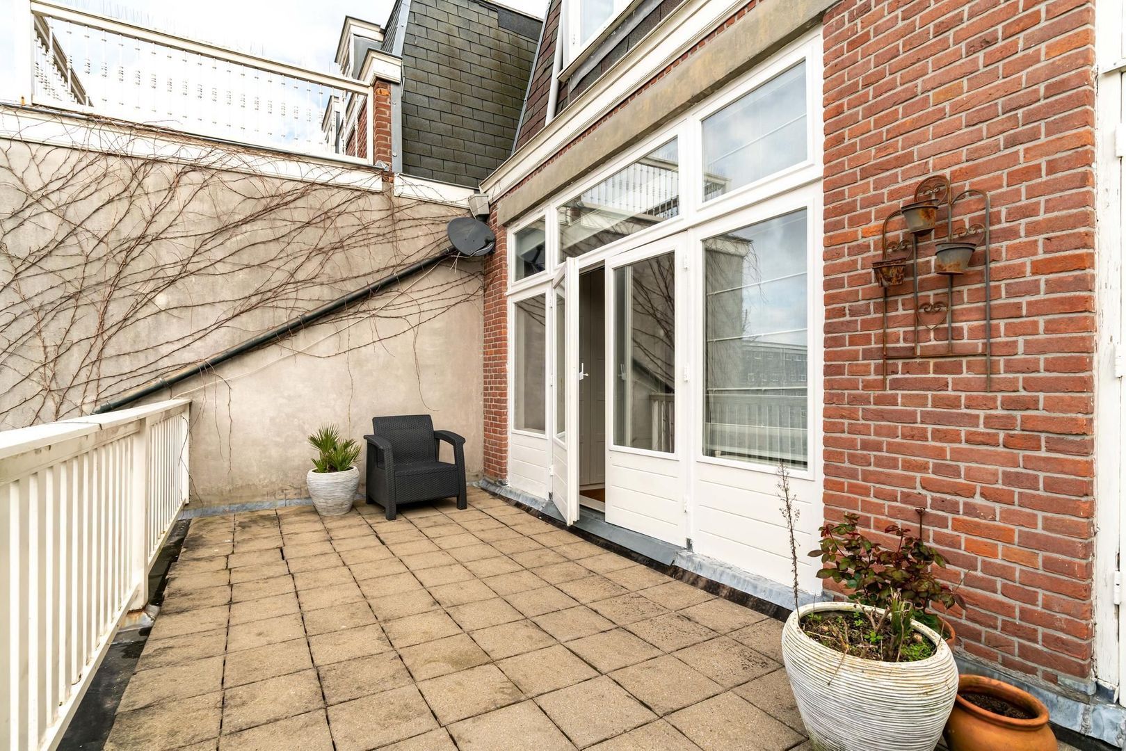 Jan van Nassaustraat 50 .