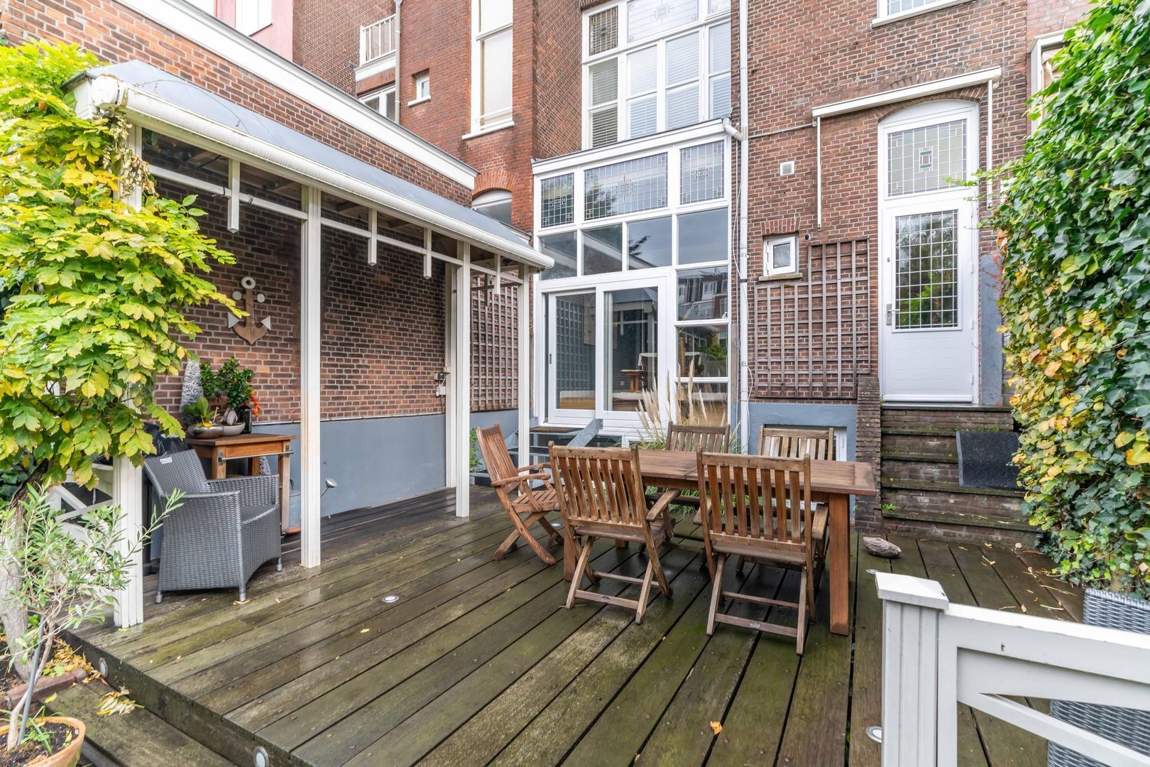 Nassau Ouwerkerkstraat 8