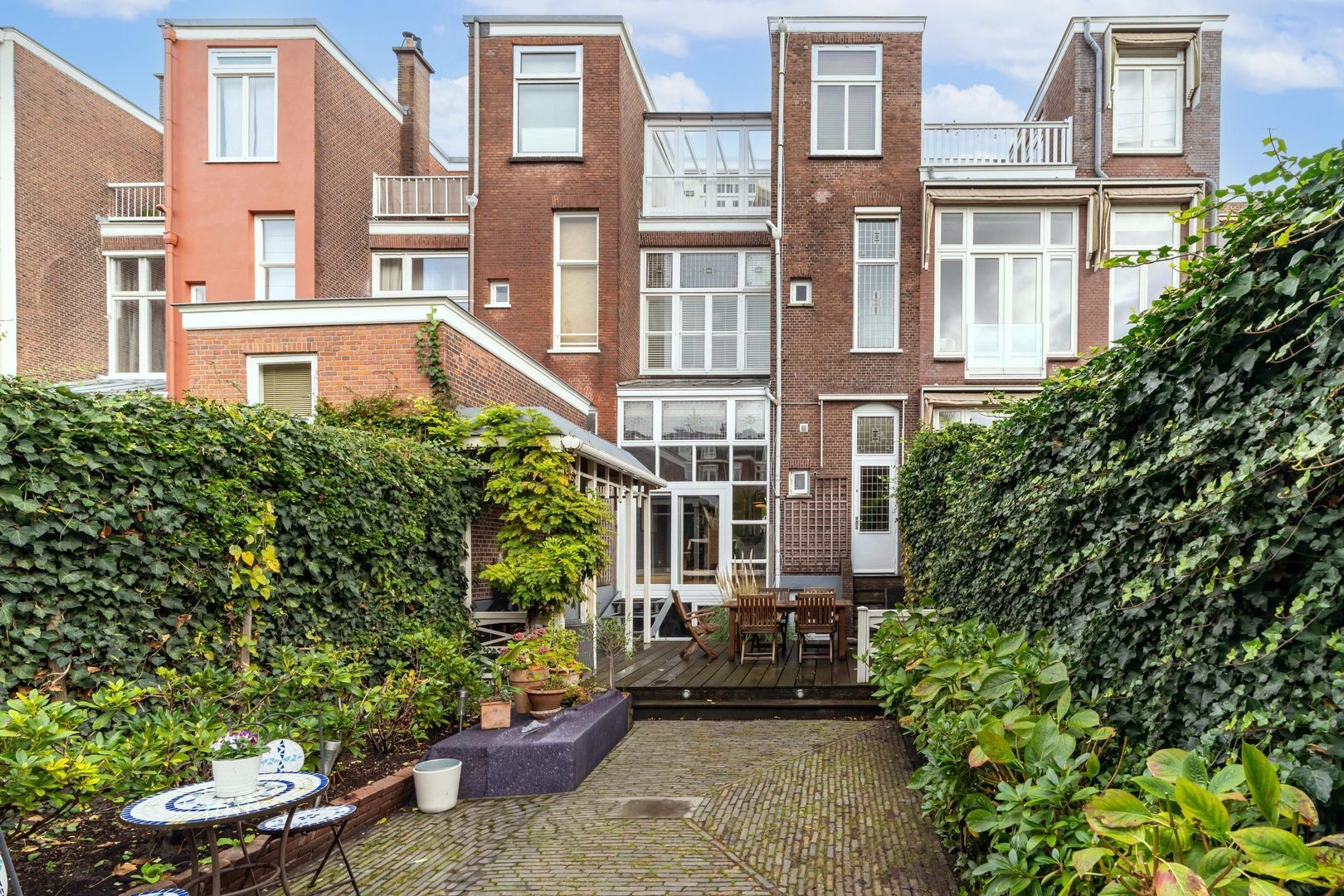 Nassau Ouwerkerkstraat 8