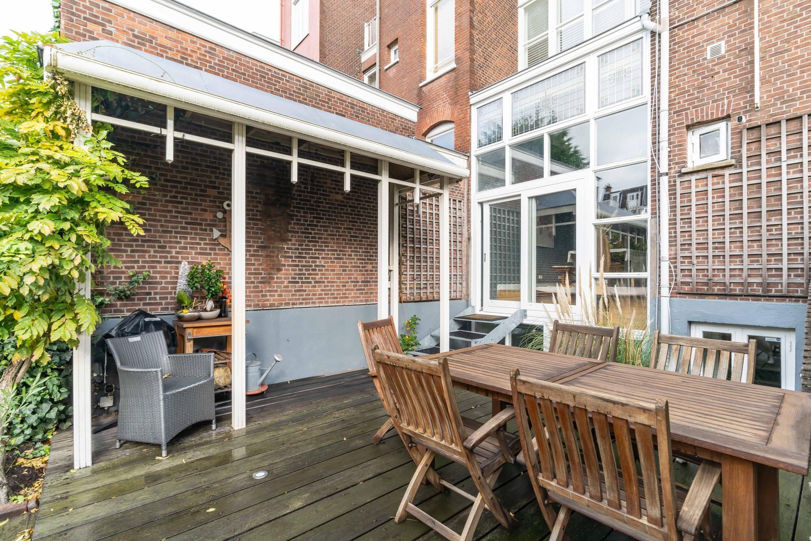 Nassau Ouwerkerkstraat 8