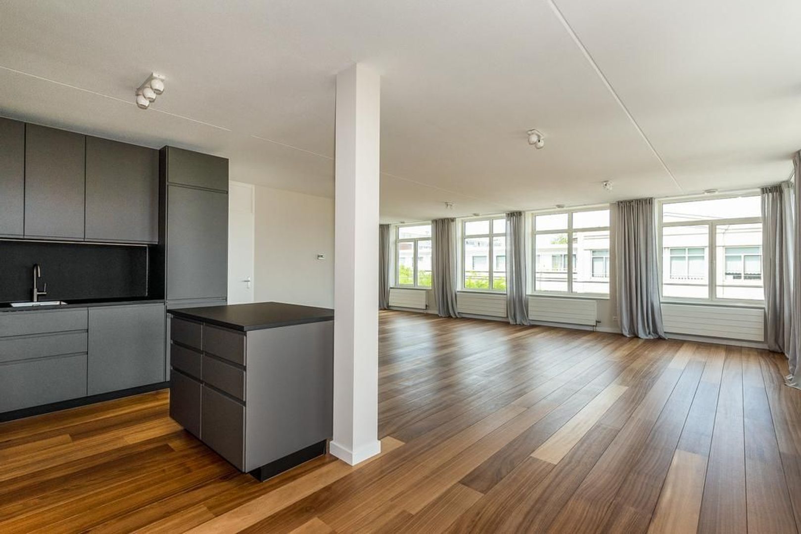 Burgemeester De Monchyplein 5