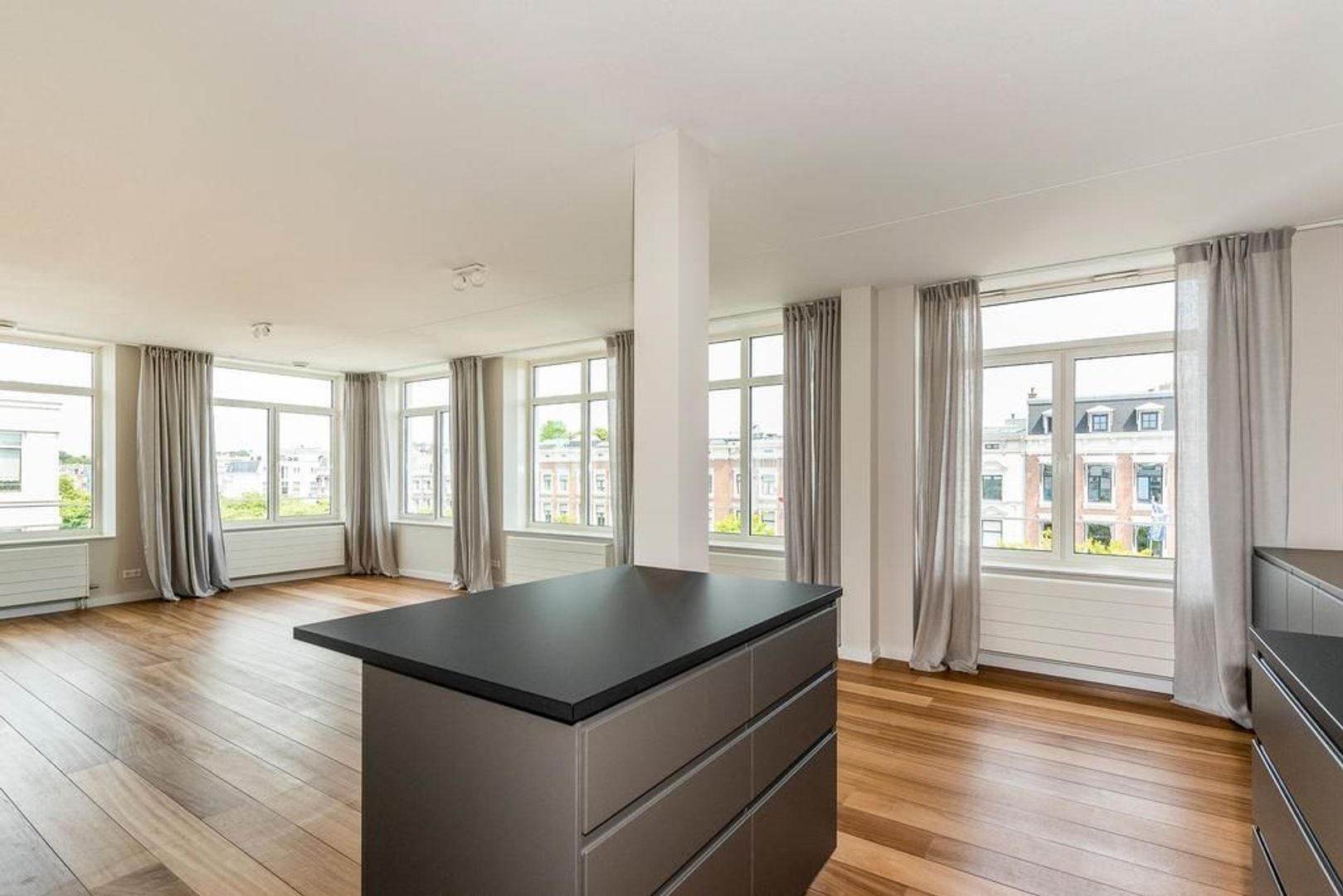 Burgemeester De Monchyplein 5