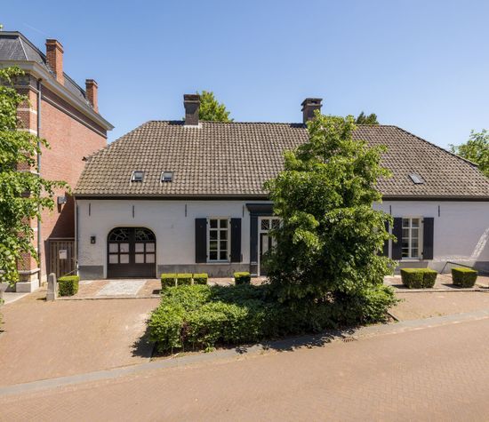 Markt 2, Waalre