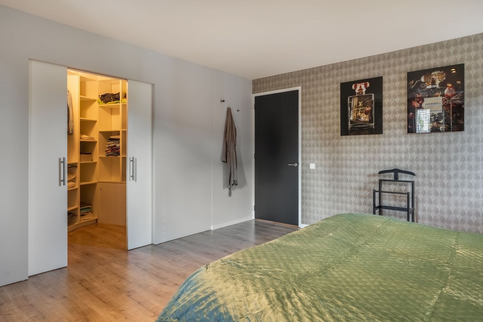 Malpad 1, Oss foto-18